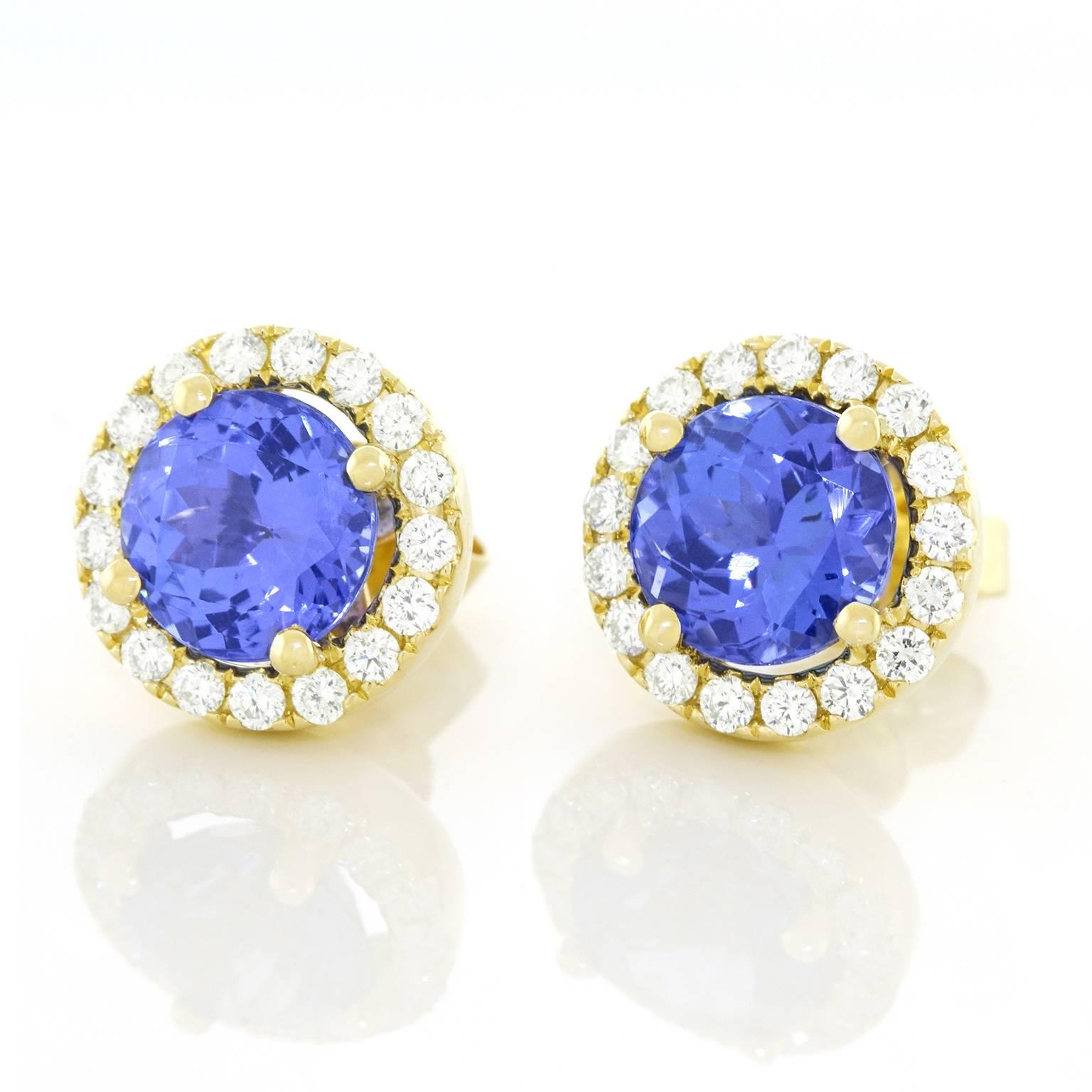 Tanzanite and Diamond-Set Gold Studs In Excellent Condition In Litchfield, CT