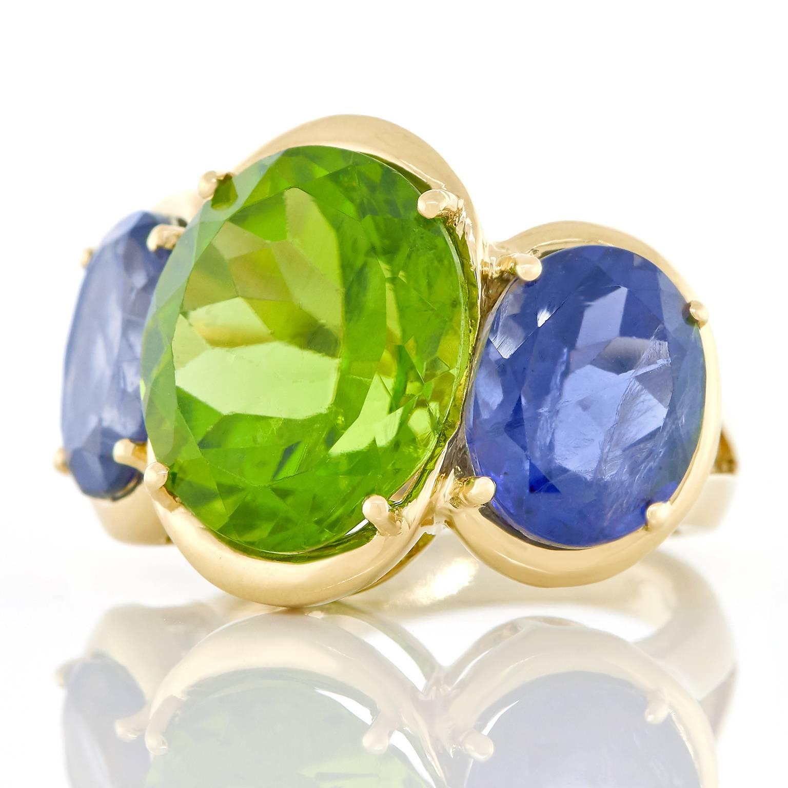 Peridot and Iolite Gold Ring In Excellent Condition In Litchfield, CT