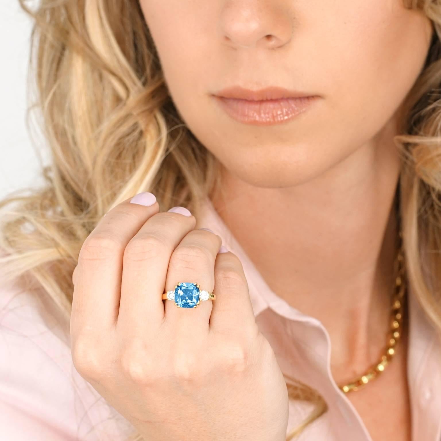 Women's Spectacular Aquamarine Diamond Gold Ring