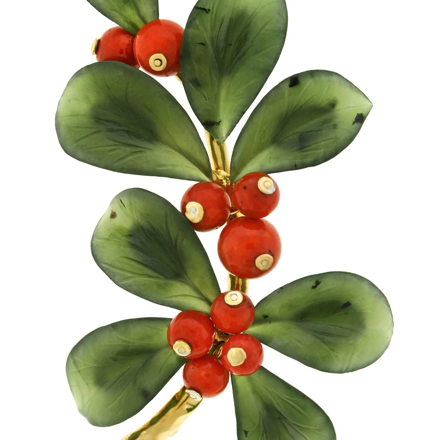 Holly and Berries Jade Coral and Gold Brooch In Excellent Condition In Litchfield, CT