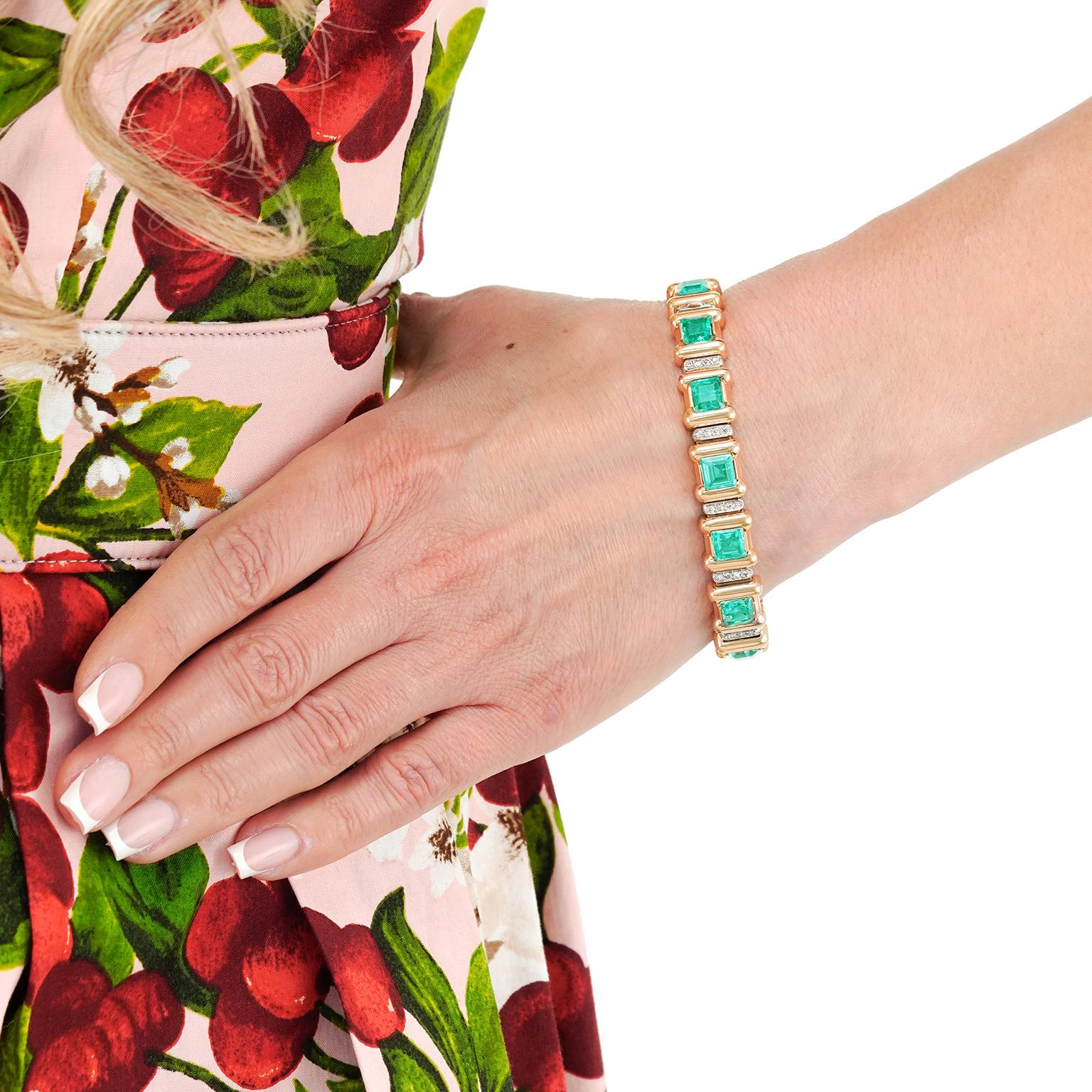 Espectacular pulsera suiza moderna de esmeraldas Corte esmeralda en venta