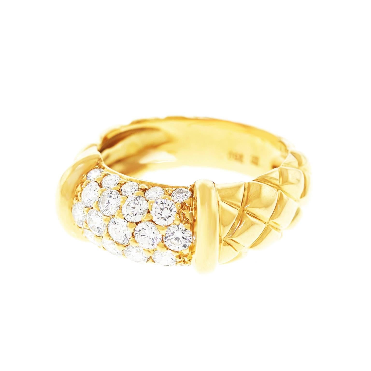 Chic Diamond Pave Gold Ring In Excellent Condition In Litchfield, CT