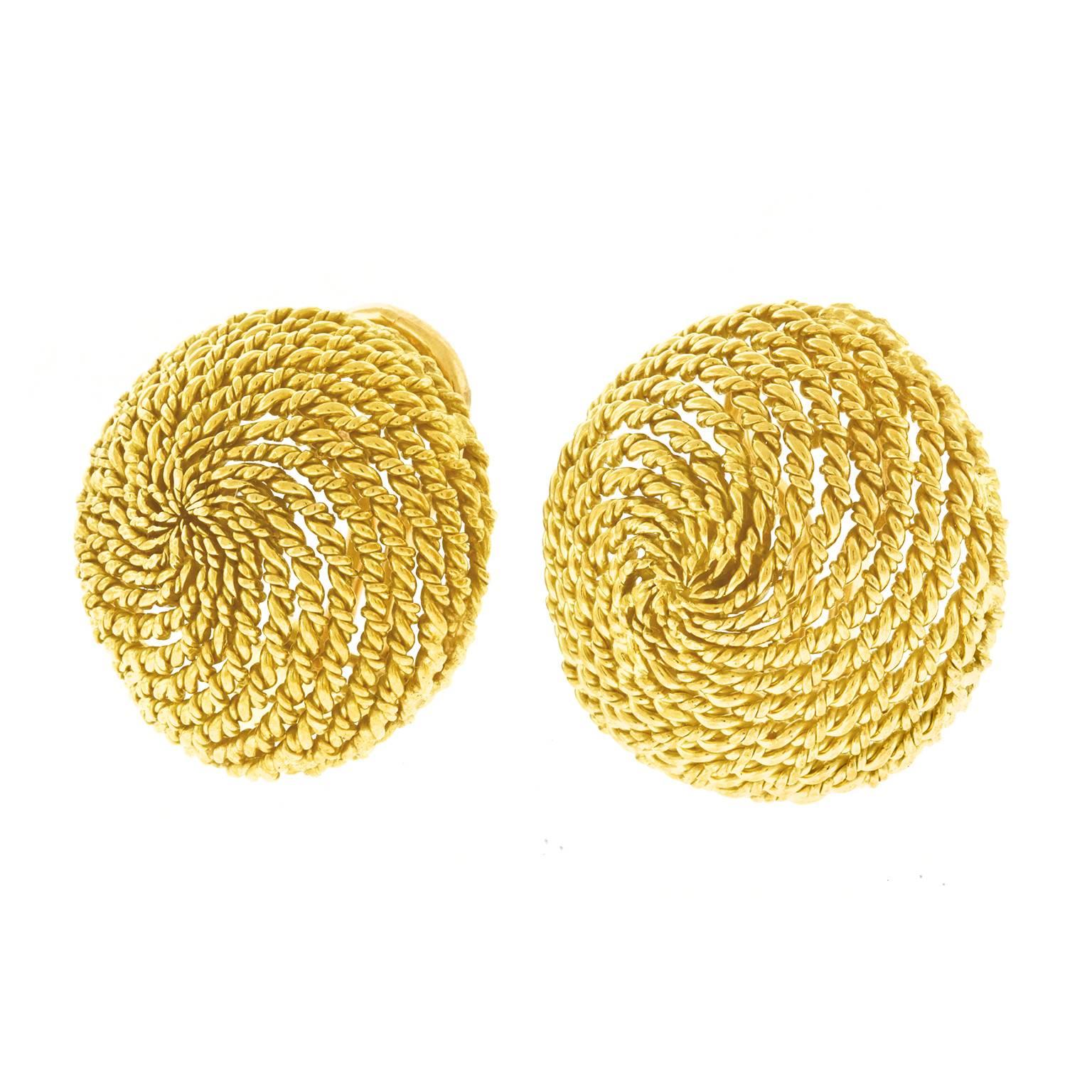 Tiffany & Co. Gold Earrings In Excellent Condition In Litchfield, CT