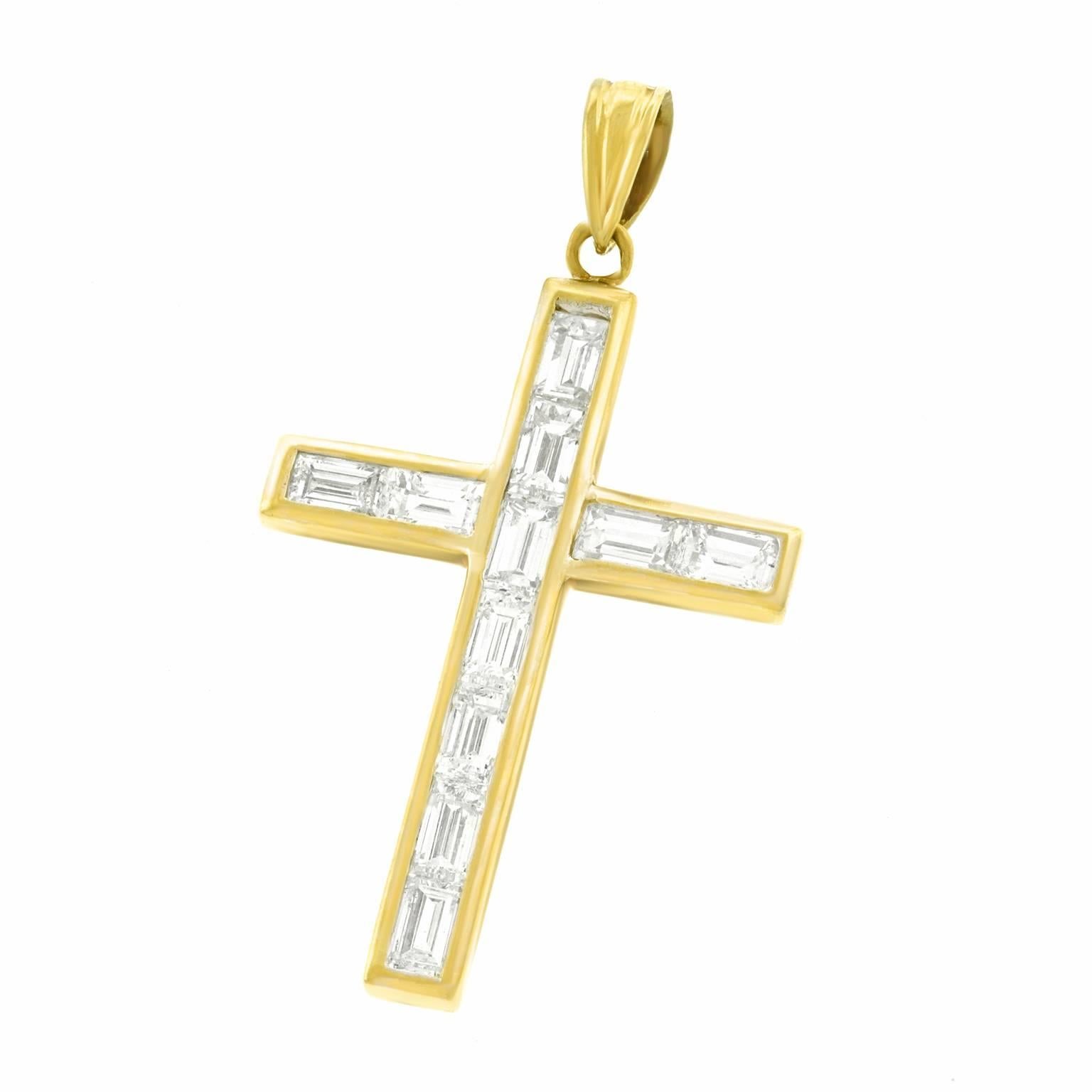 Diamond-Set Yellow Gold Cross In Excellent Condition In Litchfield, CT