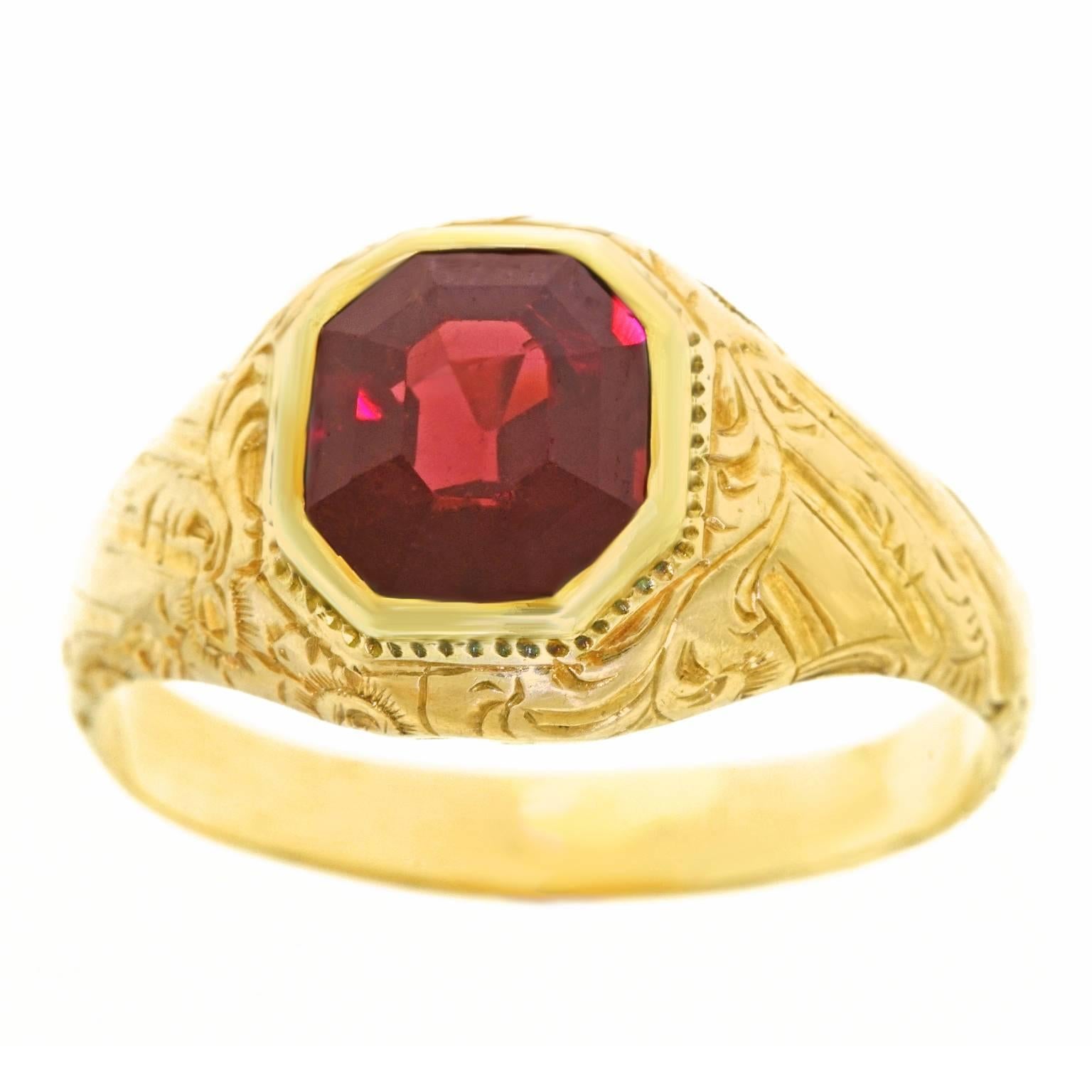 Antique Garnet Gold Ring In Excellent Condition In Litchfield, CT