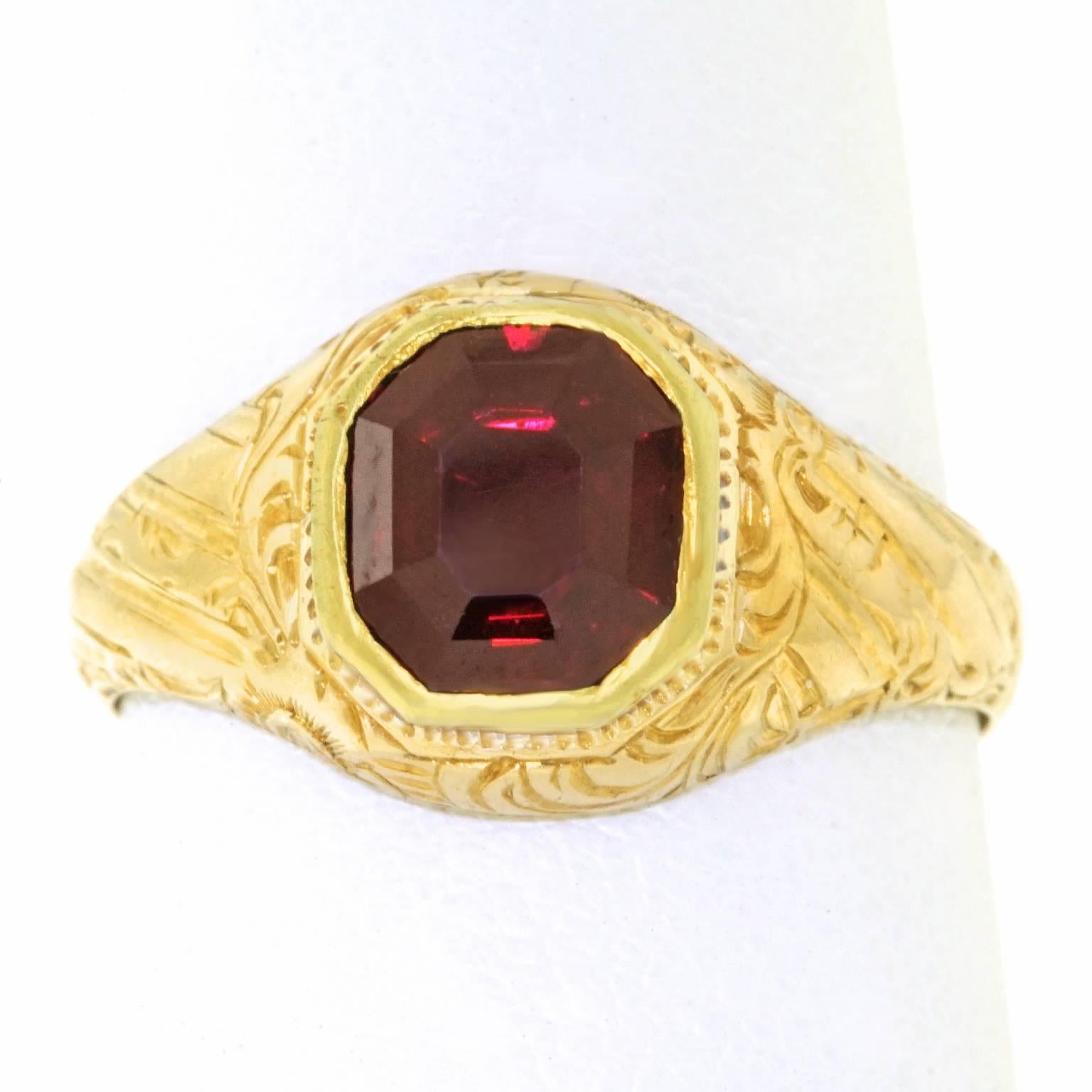 Antique Garnet Gold Ring 4