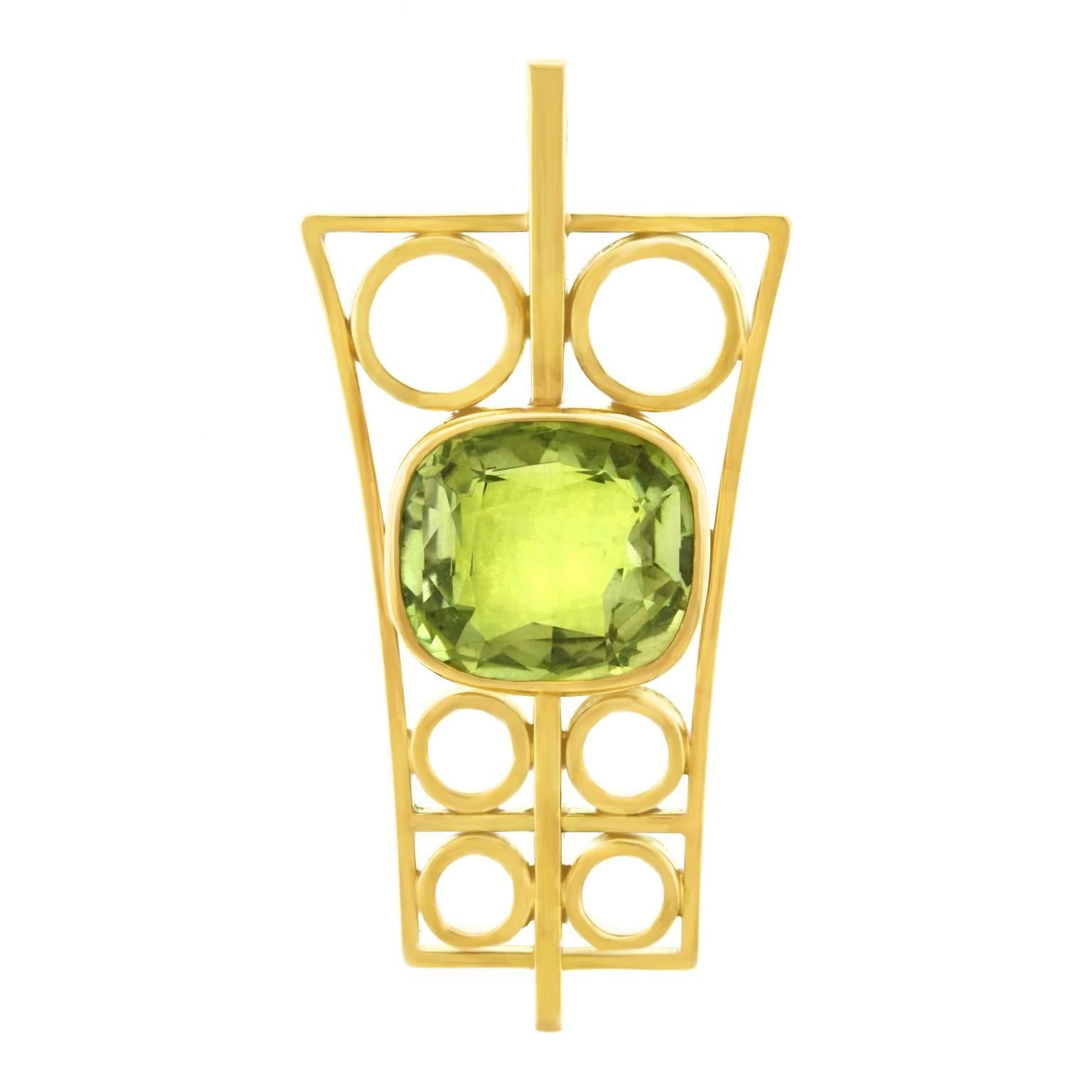 1950s Modernist Peridot Set Gold Pendant In Excellent Condition In Litchfield, CT