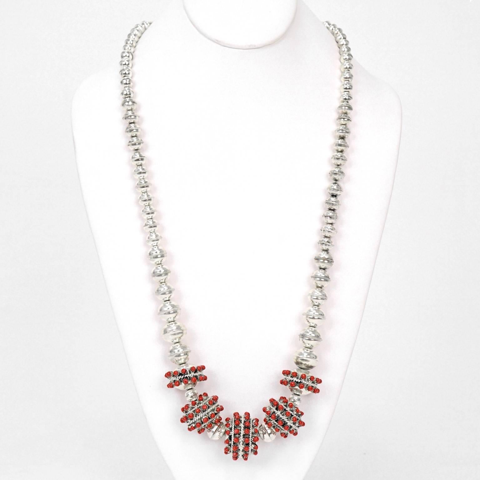 1960s Coral-Set Sterling Necklace In Excellent Condition In Litchfield, CT