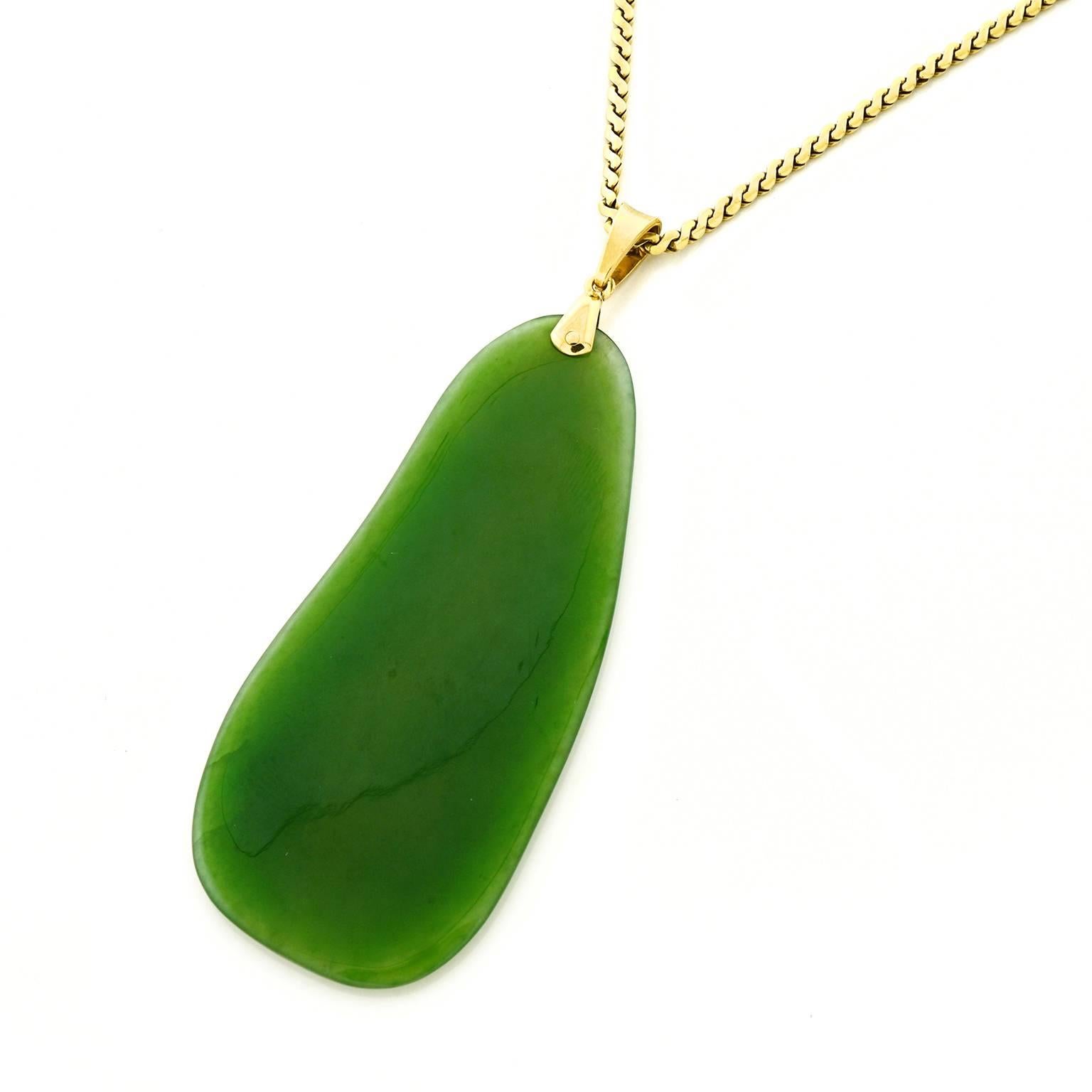 Biomorphic Jade Pendant in Gold In Excellent Condition In Litchfield, CT