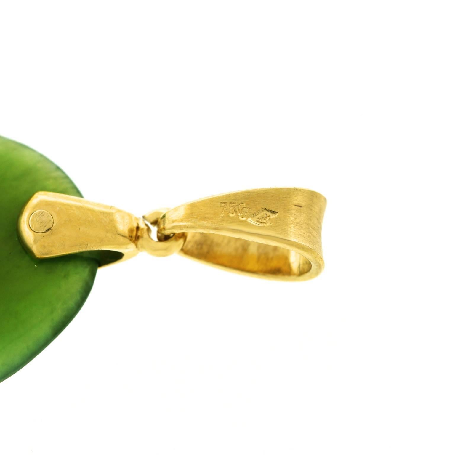 Biomorphic Jade Pendant in Gold 1