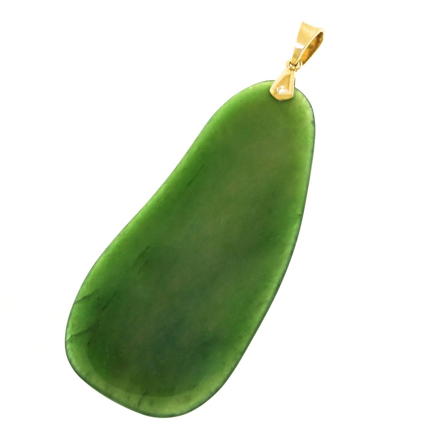 Biomorphic Jade Pendant in Gold 3