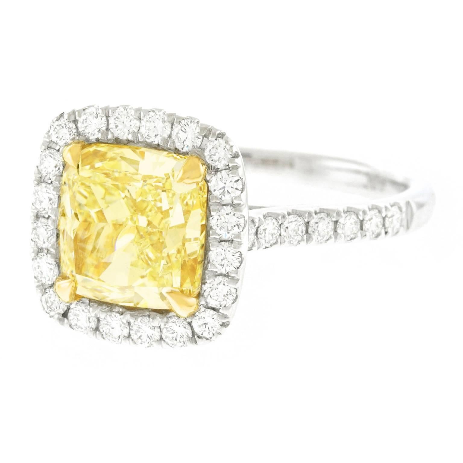 3.0 Carat Fancy Yellow Diamond Gold Ring EGL Lab Report In Excellent Condition In Litchfield, CT