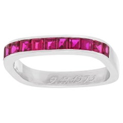 Anello svizzero moderno con fascia di rubini