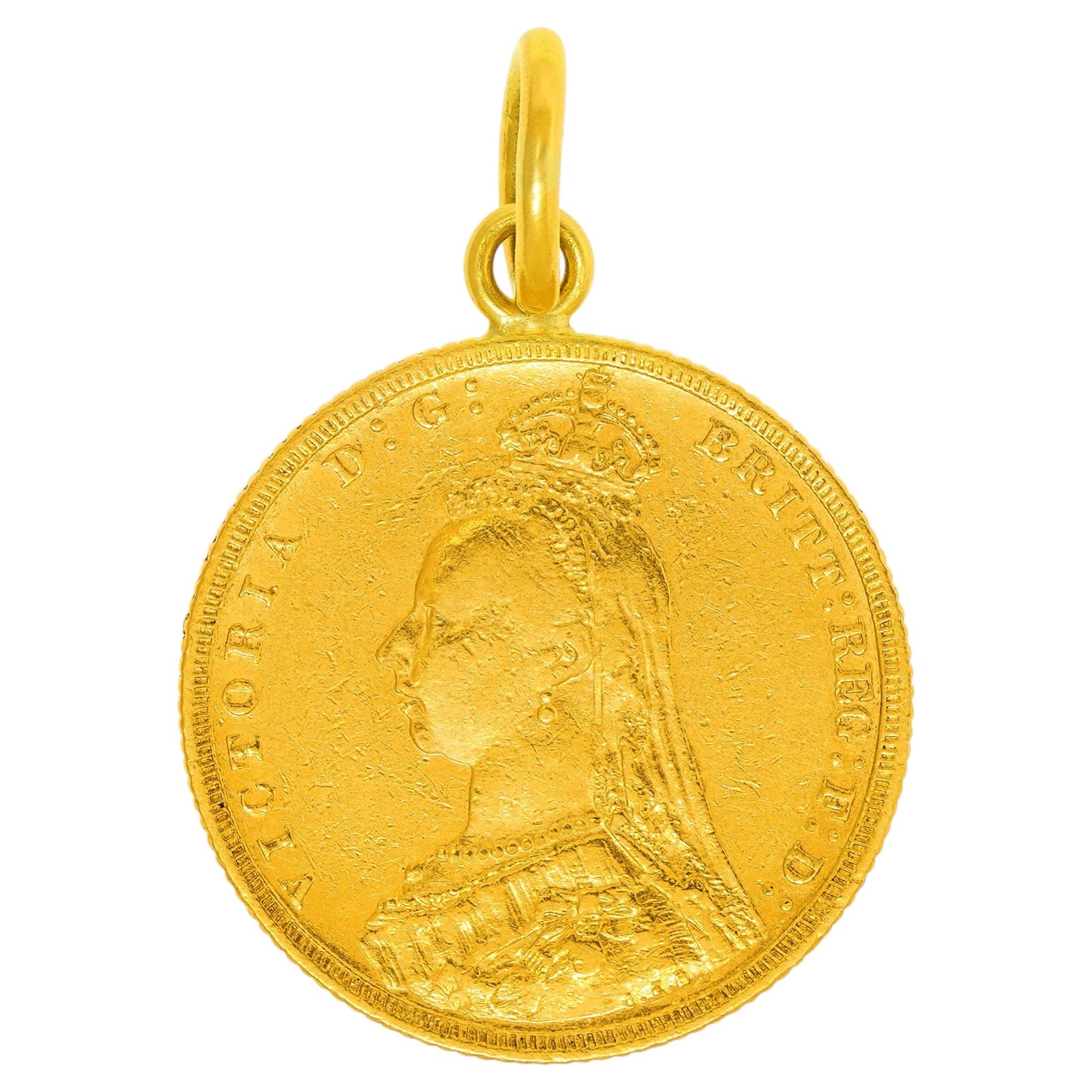 What is a sovereign necklace?