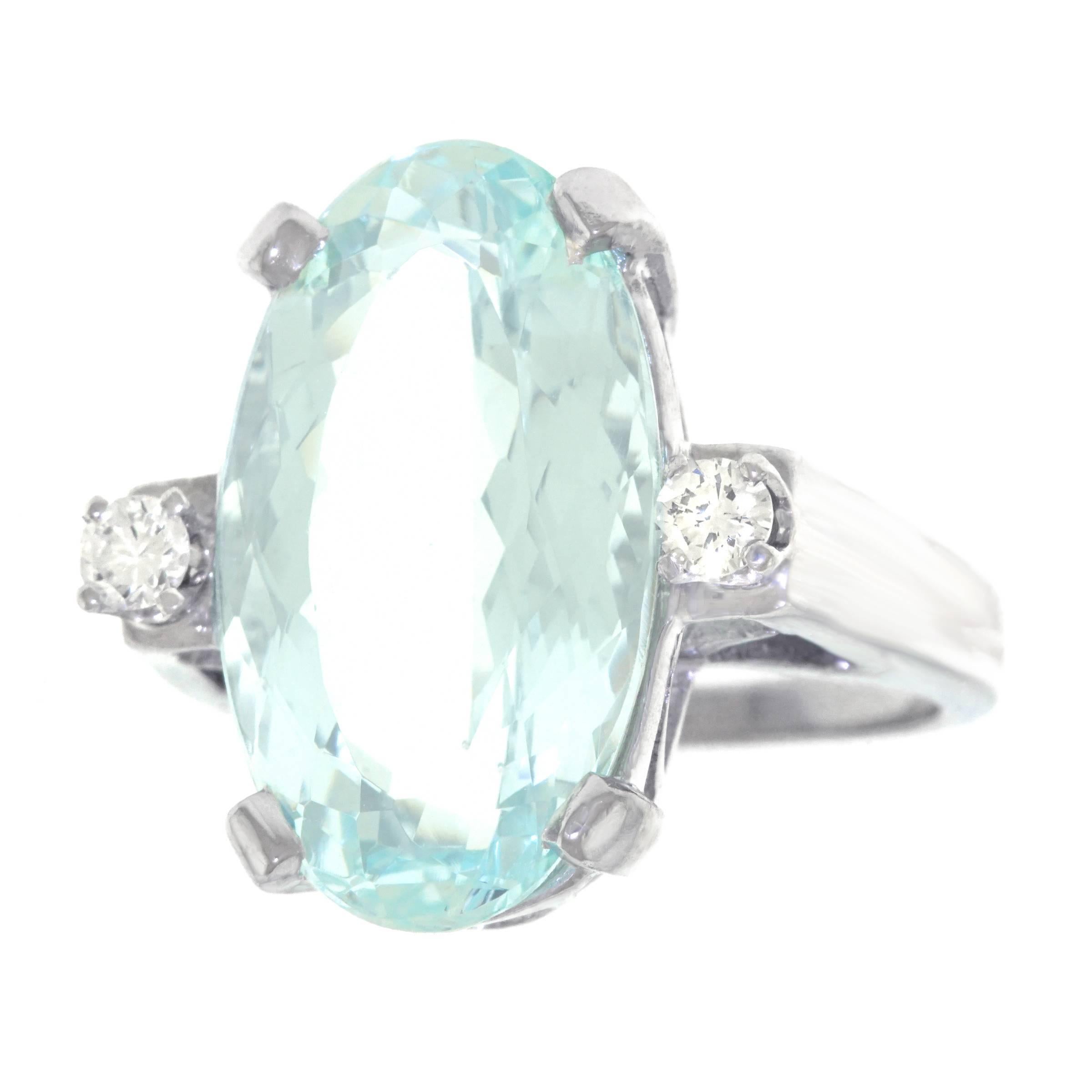 1950s Aquamarine and Diamond Gold Ring In Good Condition In Litchfield, CT