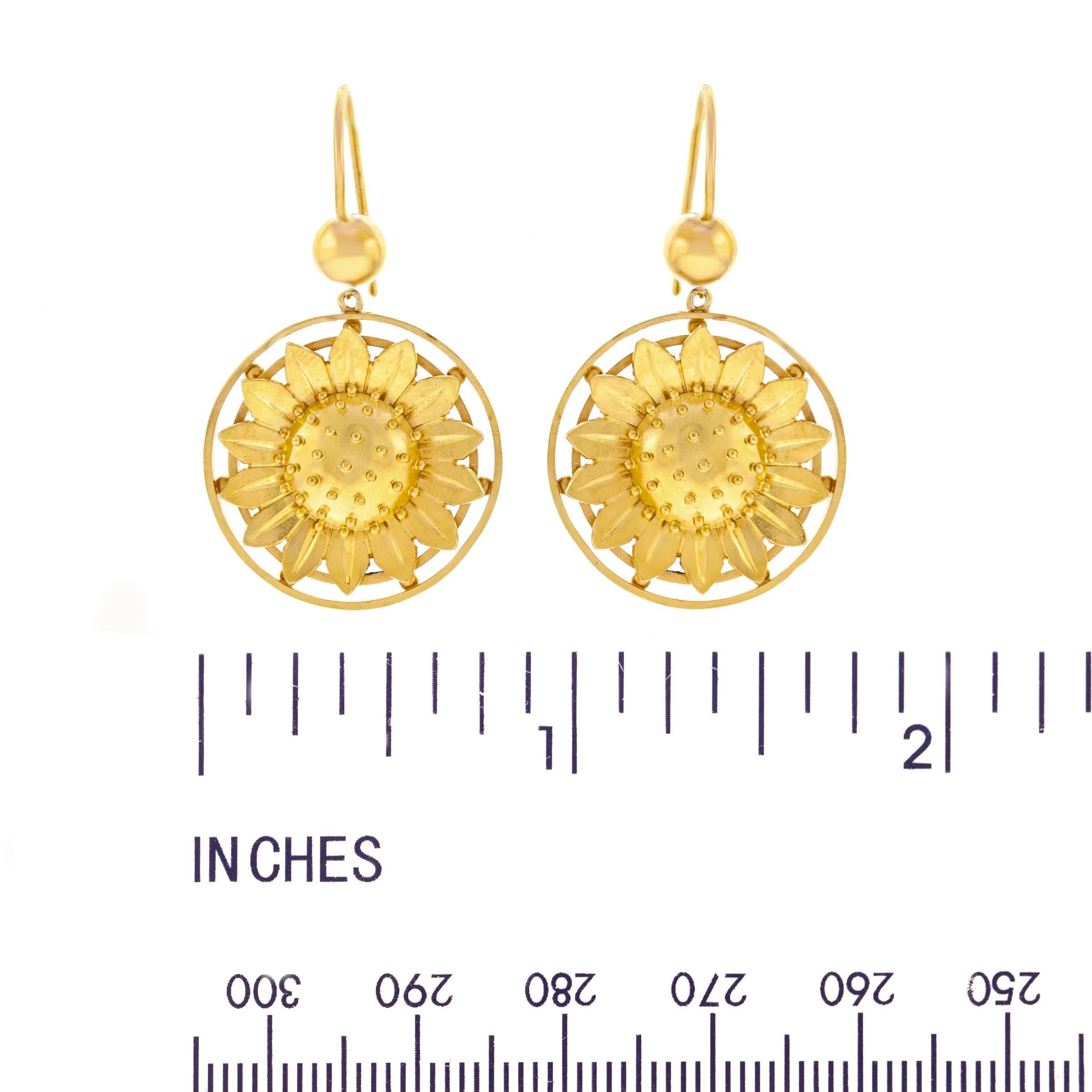 Etruscan Revival Floral Motif Gold Earrings 2