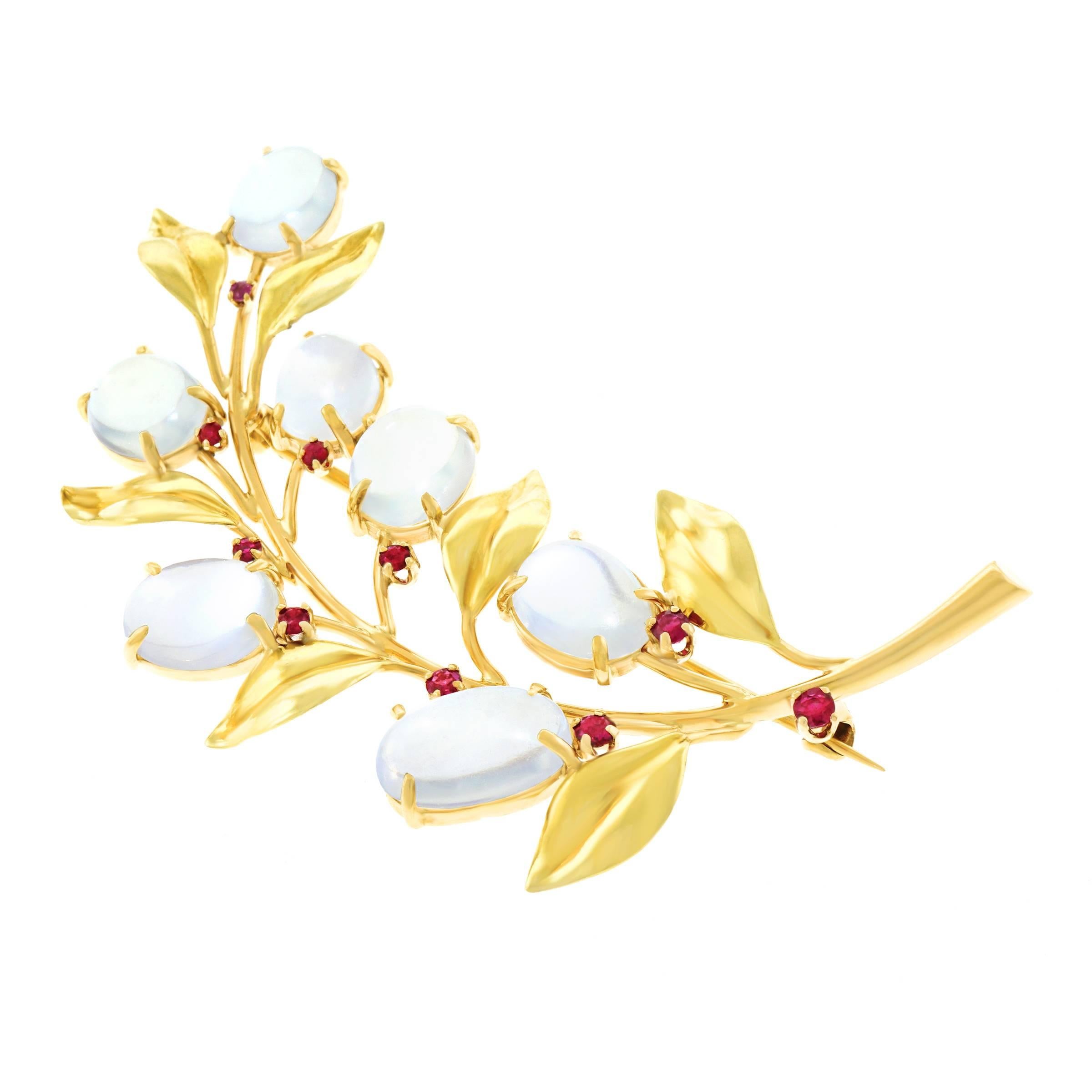 1950s Moonstone and Ruby Leaf and Berry Motif Gold Brooch In Excellent Condition In Litchfield, CT