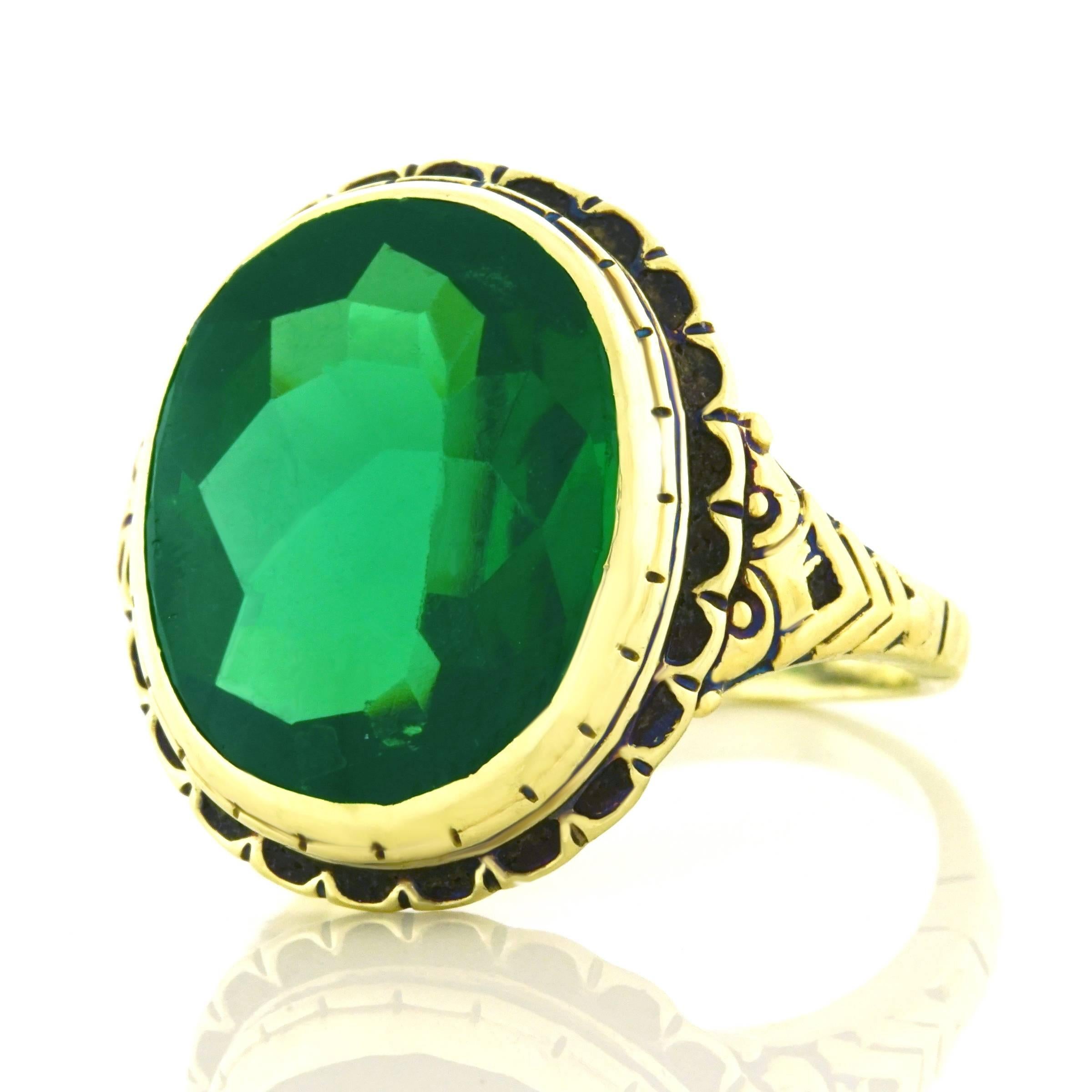 Art Deco Green Tourmaline Signet Style Gold Ring In Excellent Condition In Litchfield, CT