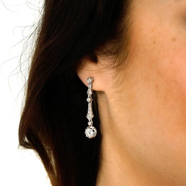 Chic Edwardian Diamond and Platinum Dangle Earrings at 1stdibs