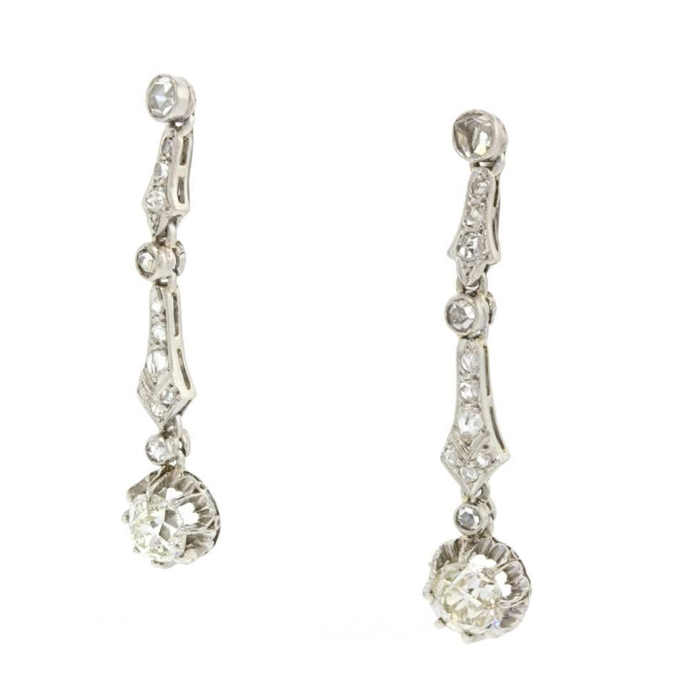 Chic Edwardian Diamond and Platinum Dangle Earrings In Excellent Condition In Litchfield, CT
