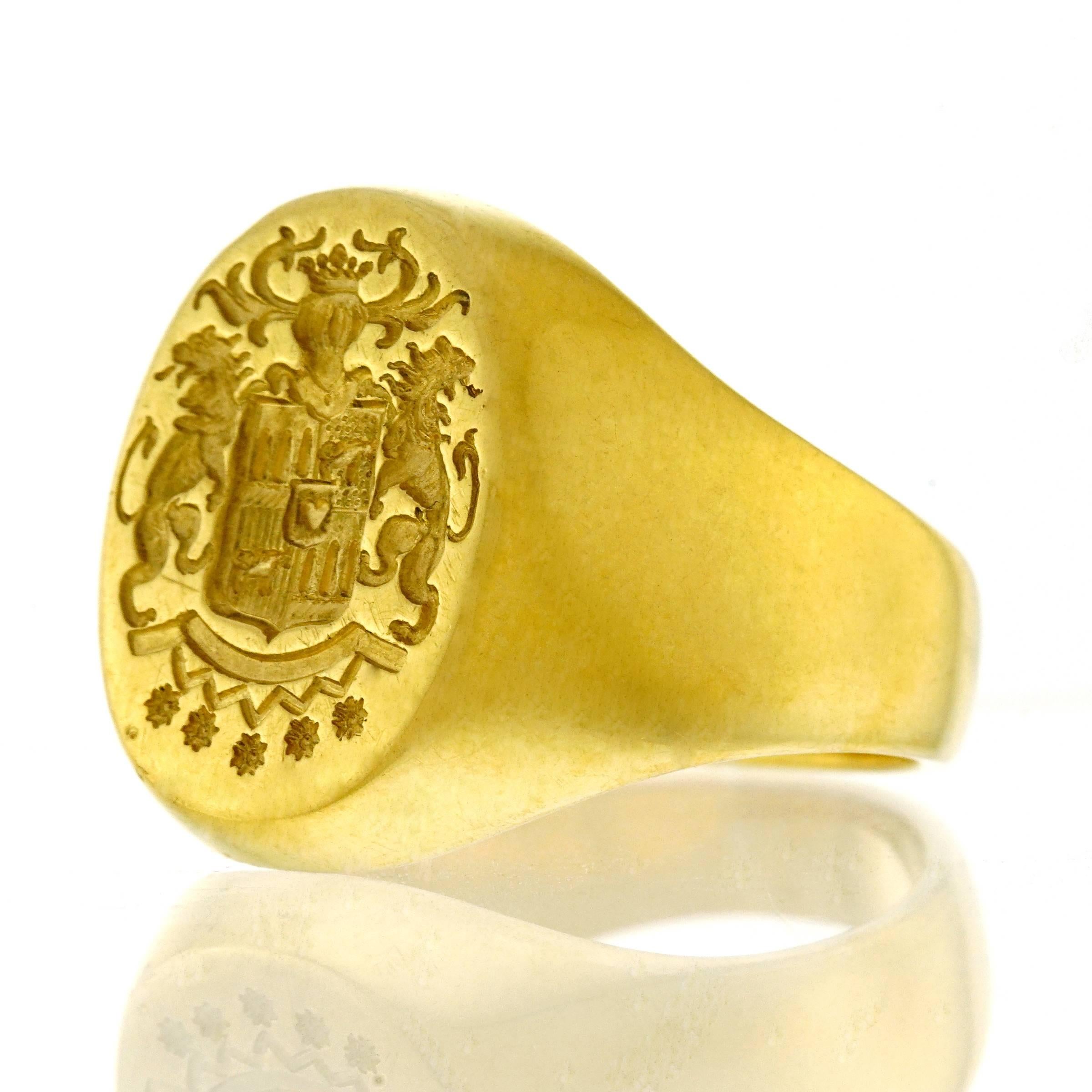 Gold Signet Ring In Excellent Condition In Litchfield, CT