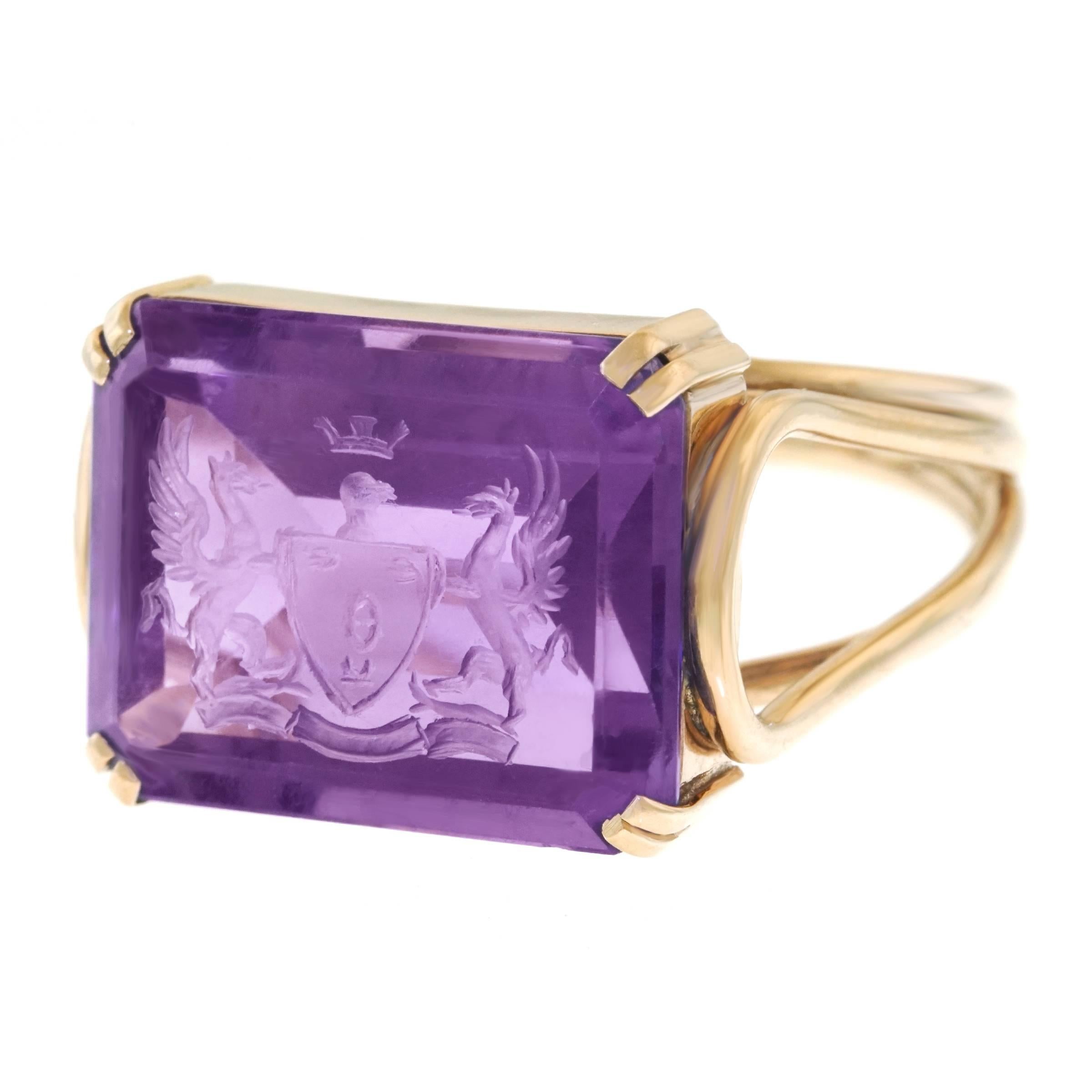 Art Deco Amethyst and Gold Signet Ring In Excellent Condition In Litchfield, CT