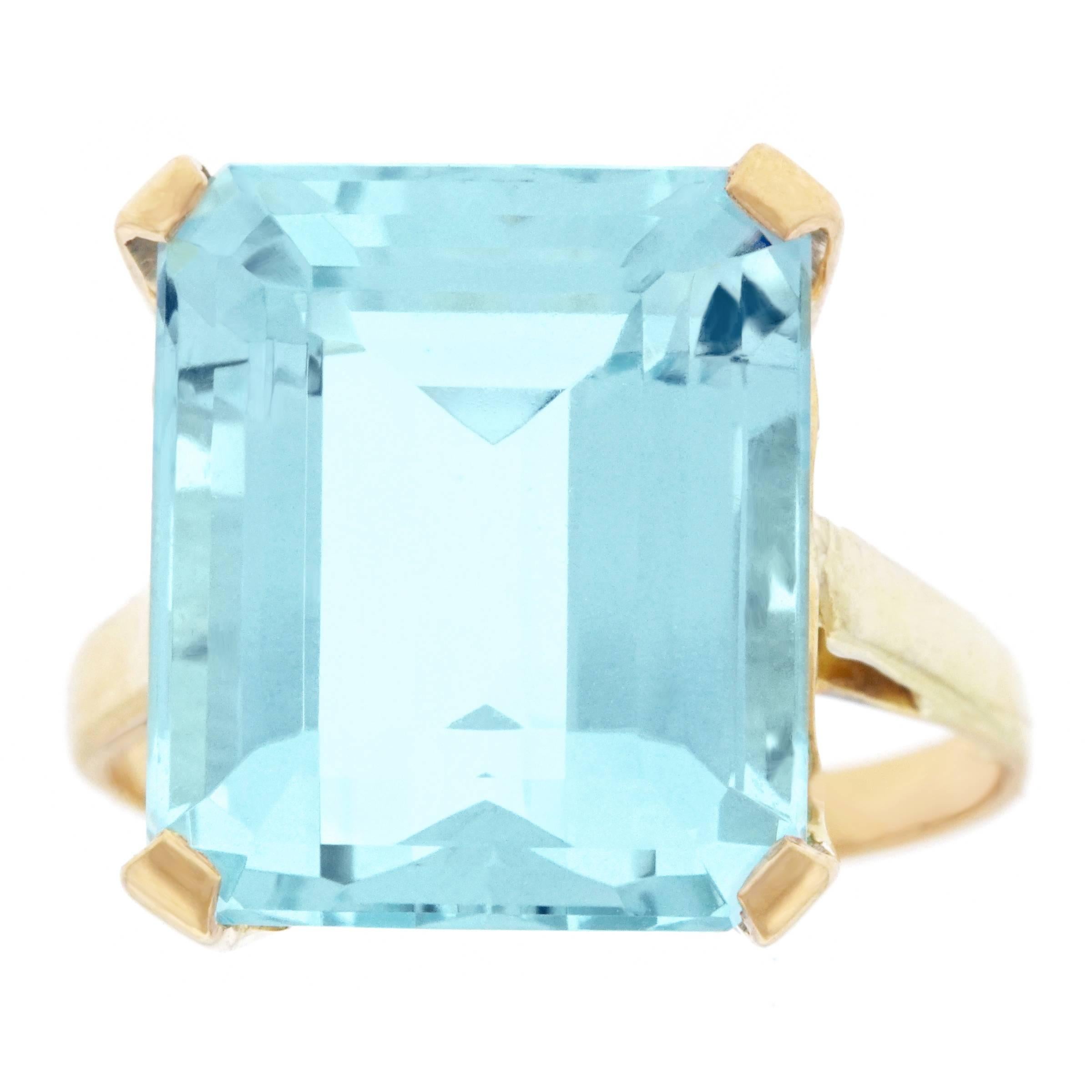 1950s Aquamarine Set Gold Ring In Excellent Condition In Litchfield, CT