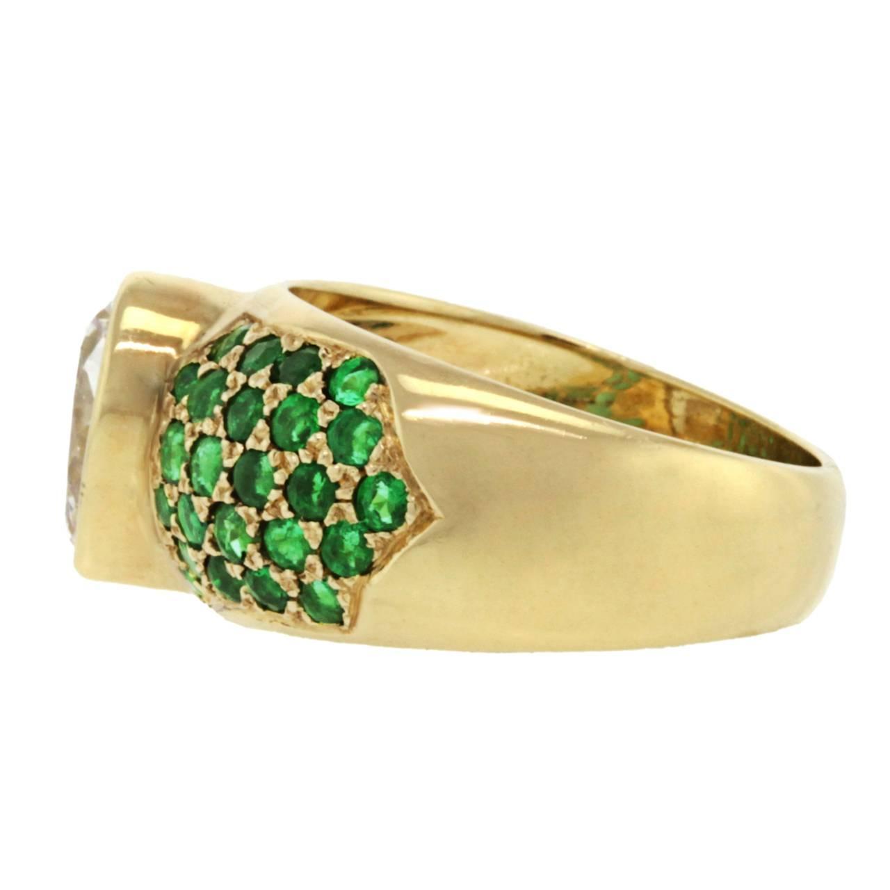 1970s London Chic 1.60 Carat Emerald Diamond Gold Ring For Sale at 1stdibs
