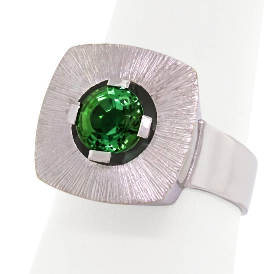 Swiss Modern Tourmaline and White Gold Ring In Excellent Condition In Litchfield, CT