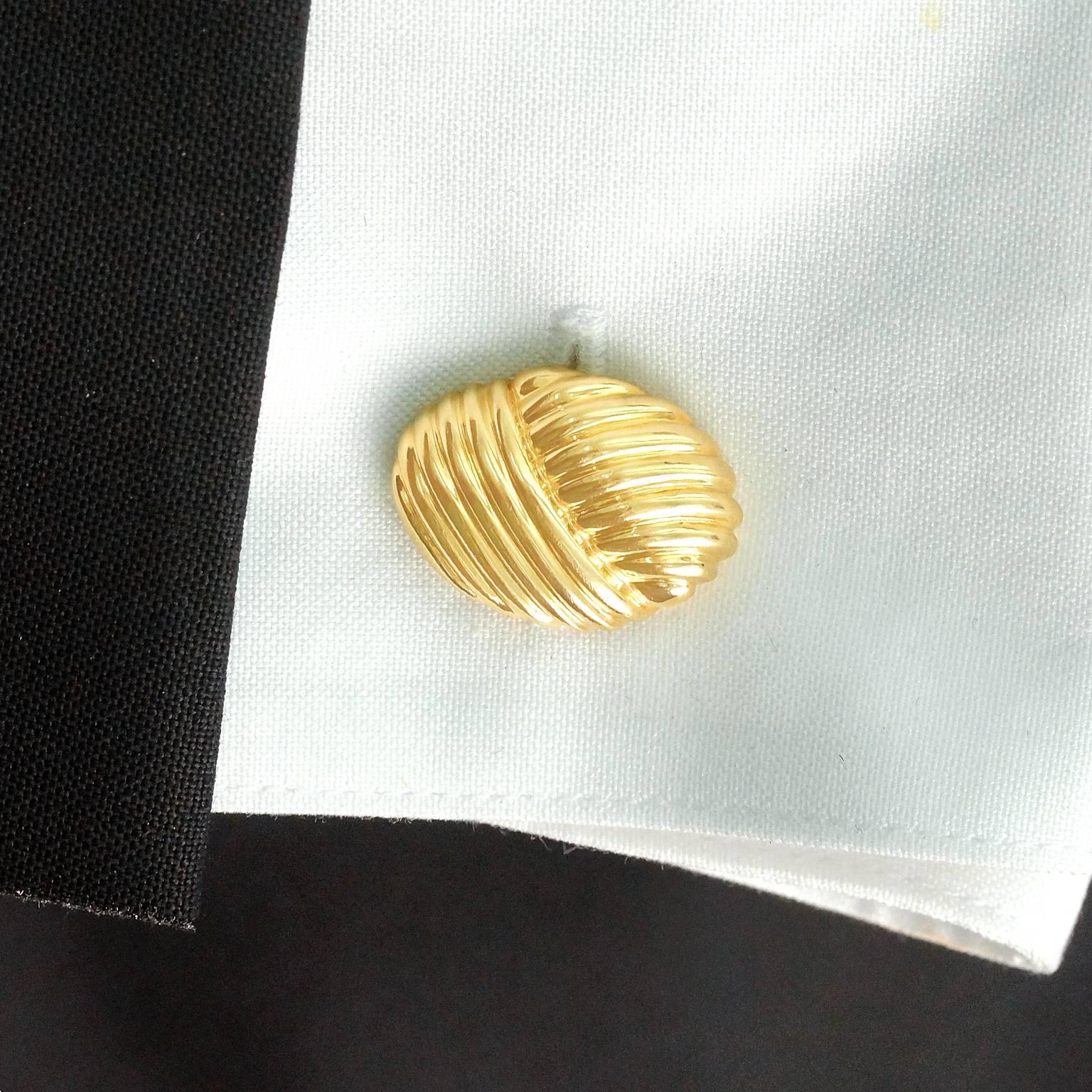 Circa 1980s, 18k, Tiffany & Co., New York.  This pair of cufflinks will add an understated dash of elegance to any suit or sport jacket. Styled in the classic Tiffany knot motif, they are well-made and in excellent condition. 

Remark: