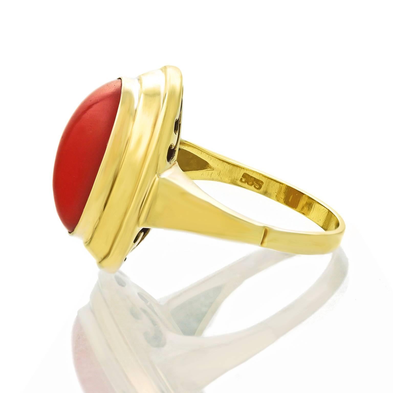 1950s Modernist Natural Coral Gold Ring In Excellent Condition In Litchfield, CT