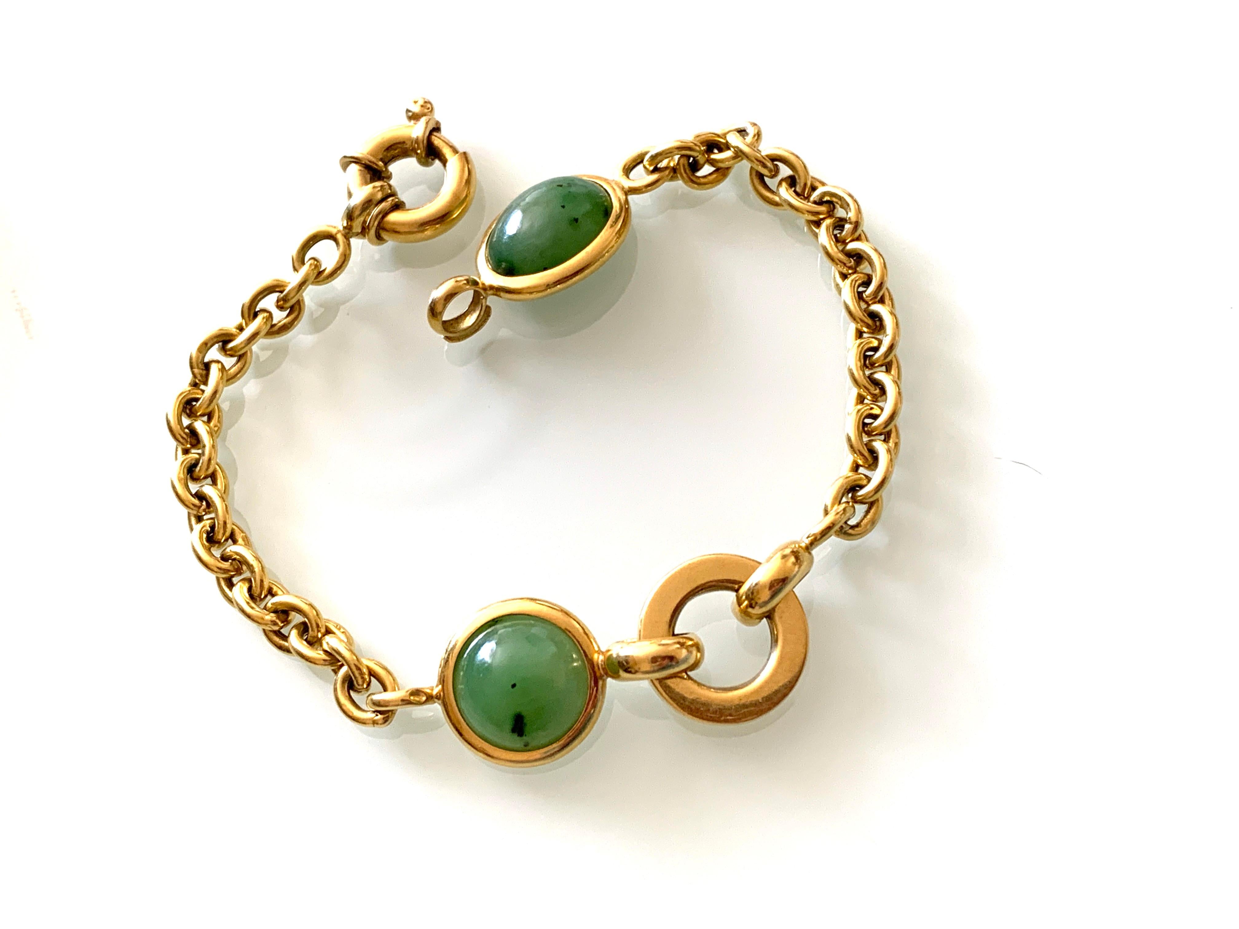 Taille ovale Bracelet français en or 18ct et jade en vente