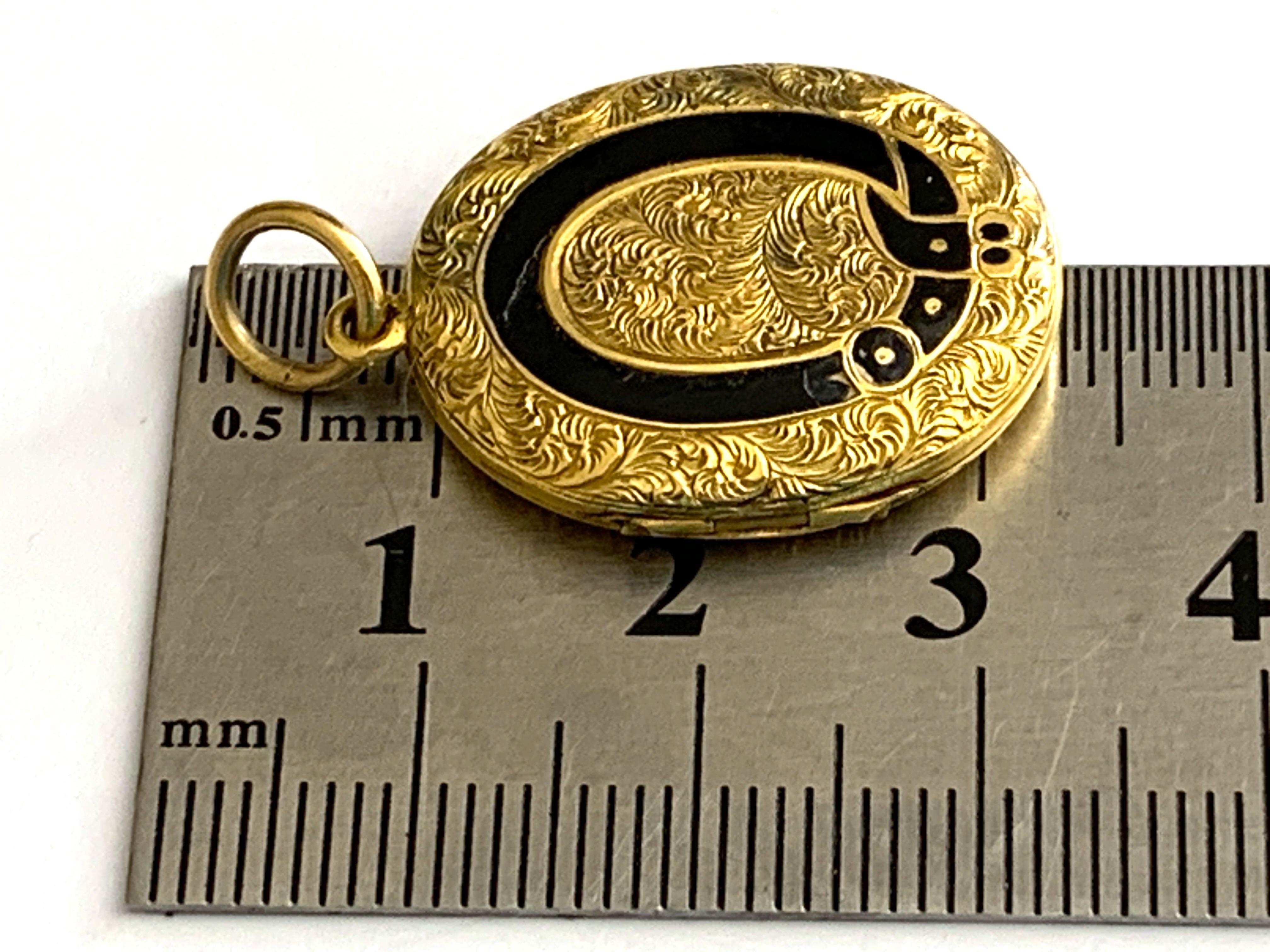 Relicario antiguo de oro de 15 ct con cinturón esmaltado en venta 3