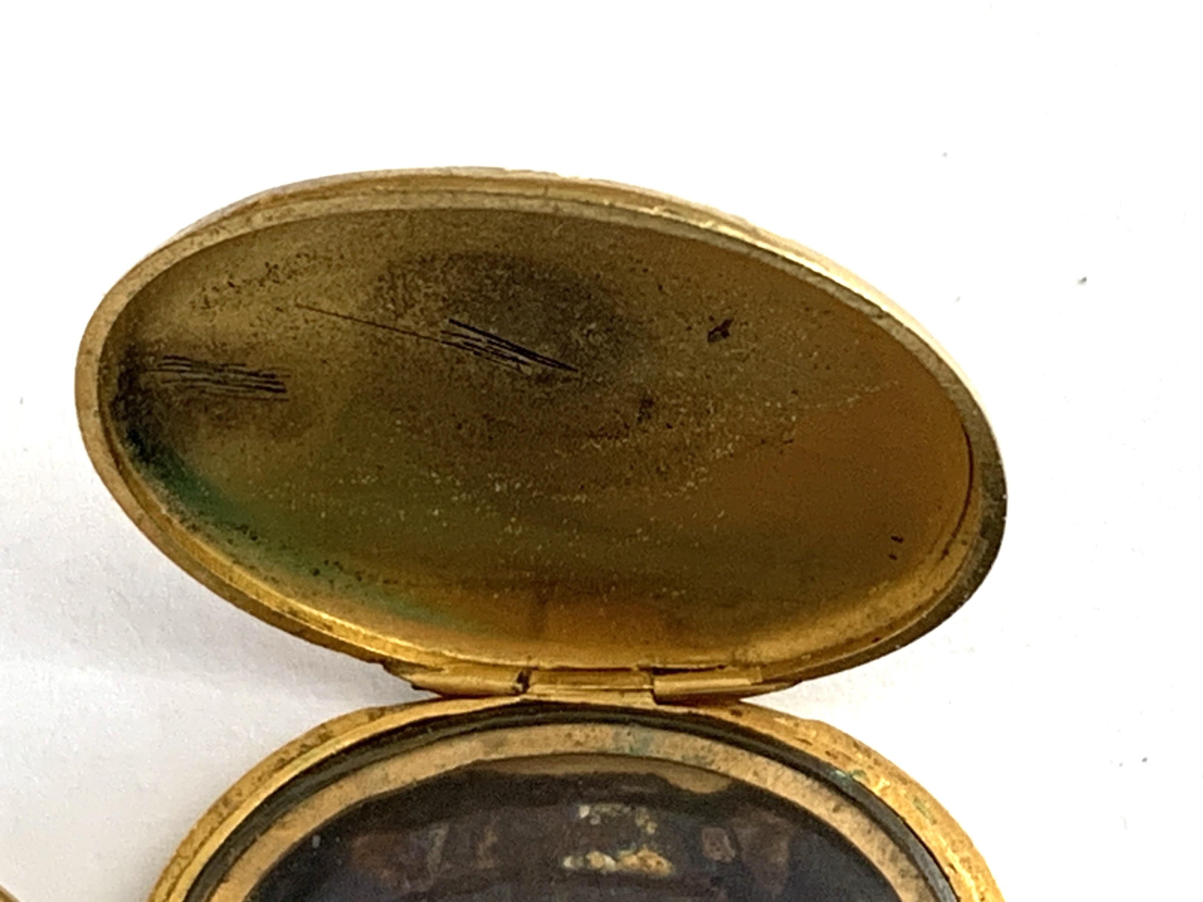 Relicario antiguo de oro de 15 ct con cinturón esmaltado en venta 7