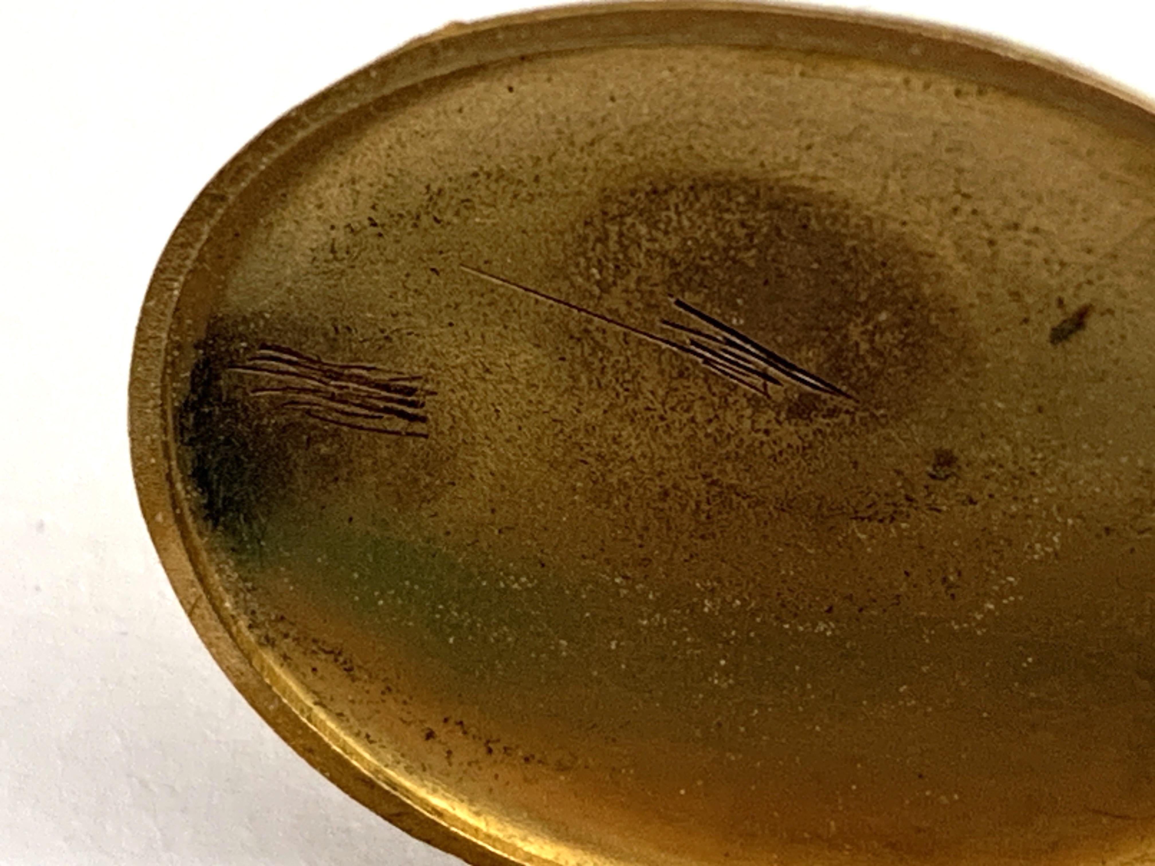 Relicario antiguo de oro de 15 ct con cinturón esmaltado en venta 9