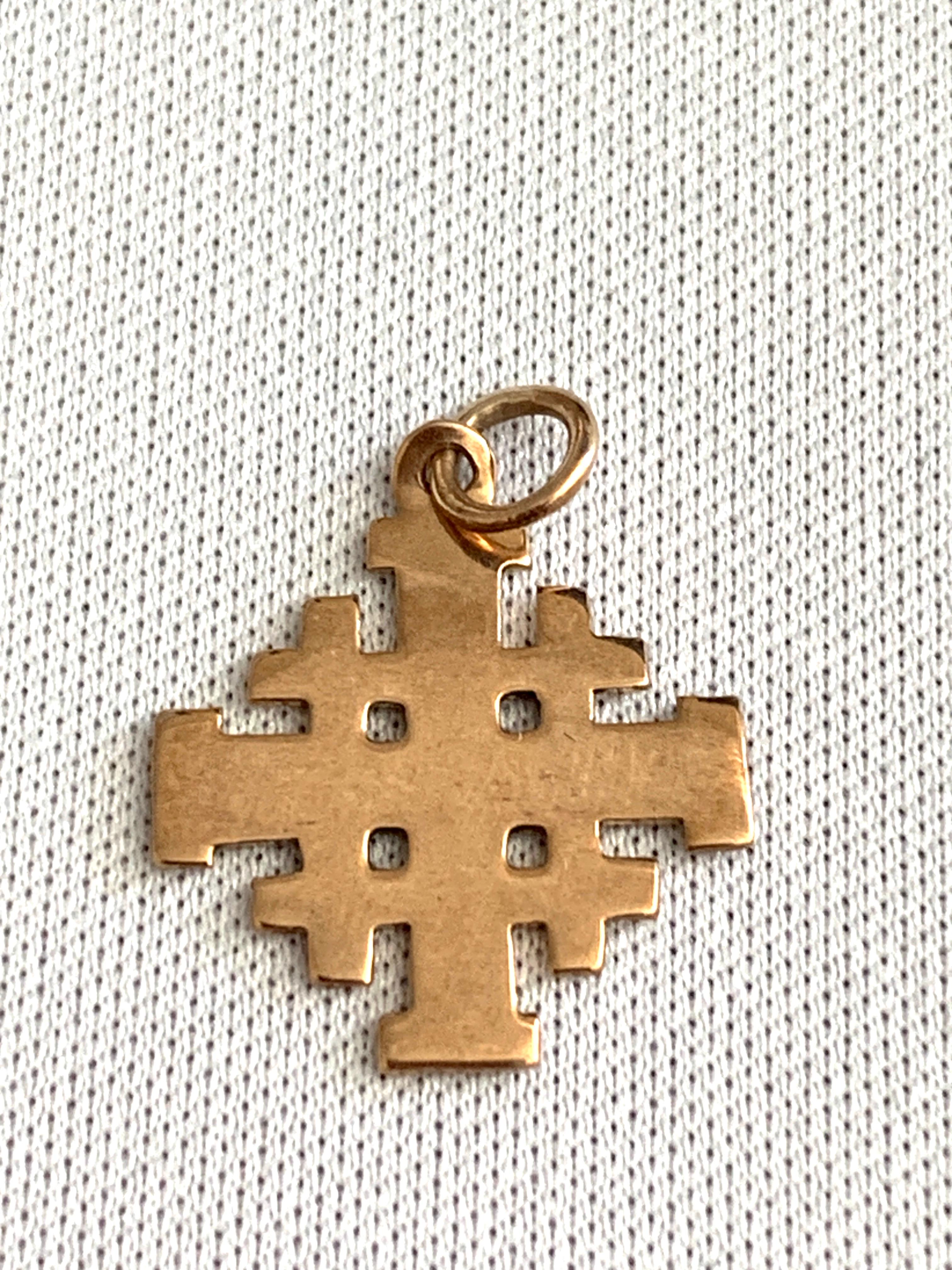 Antikes Gold Rot emailliert Jerusalem Charme für Damen oder Herren im Angebot
