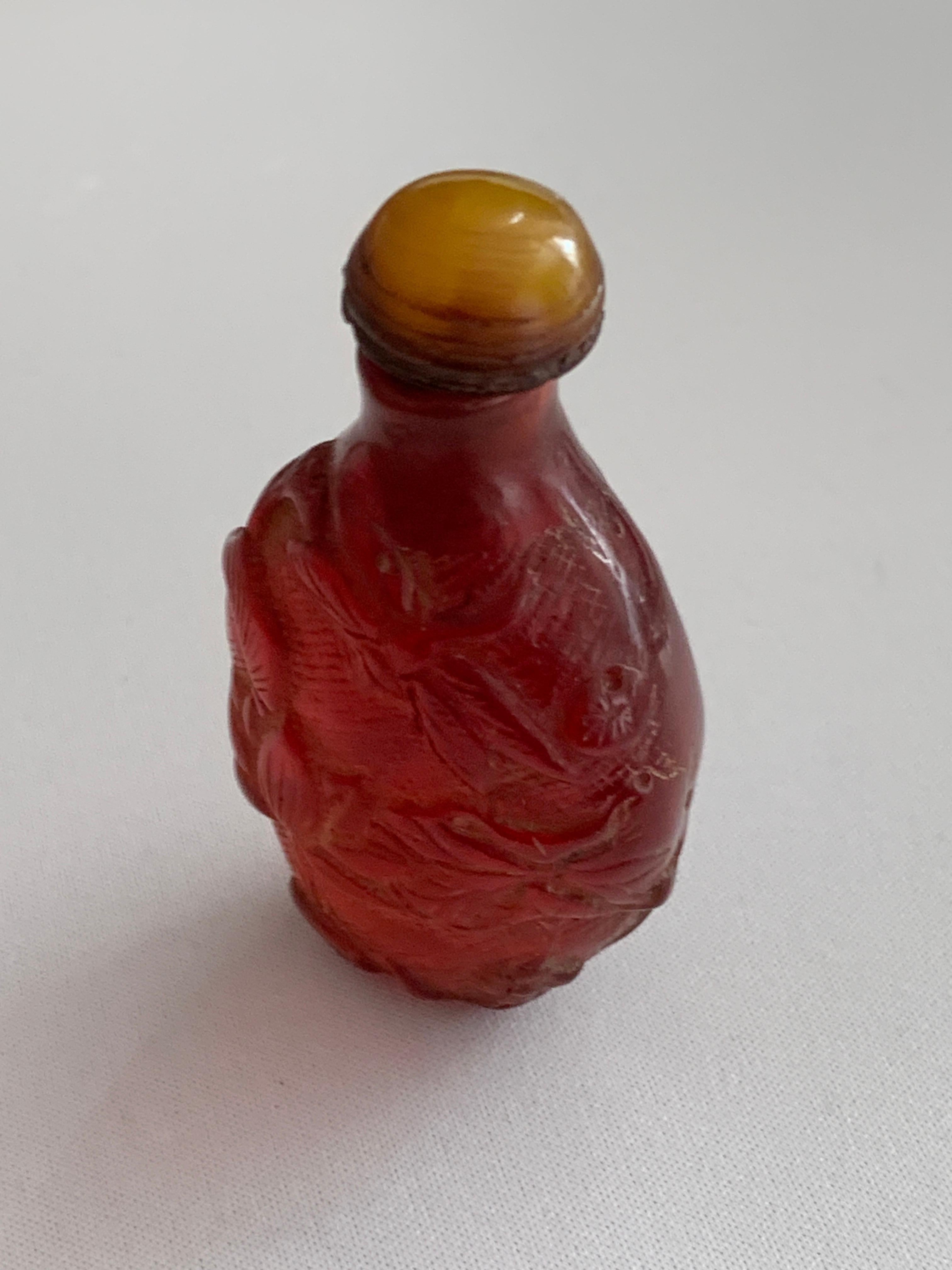 Bottiglia di profumo cinese Bakerlite rossa in vendita 1