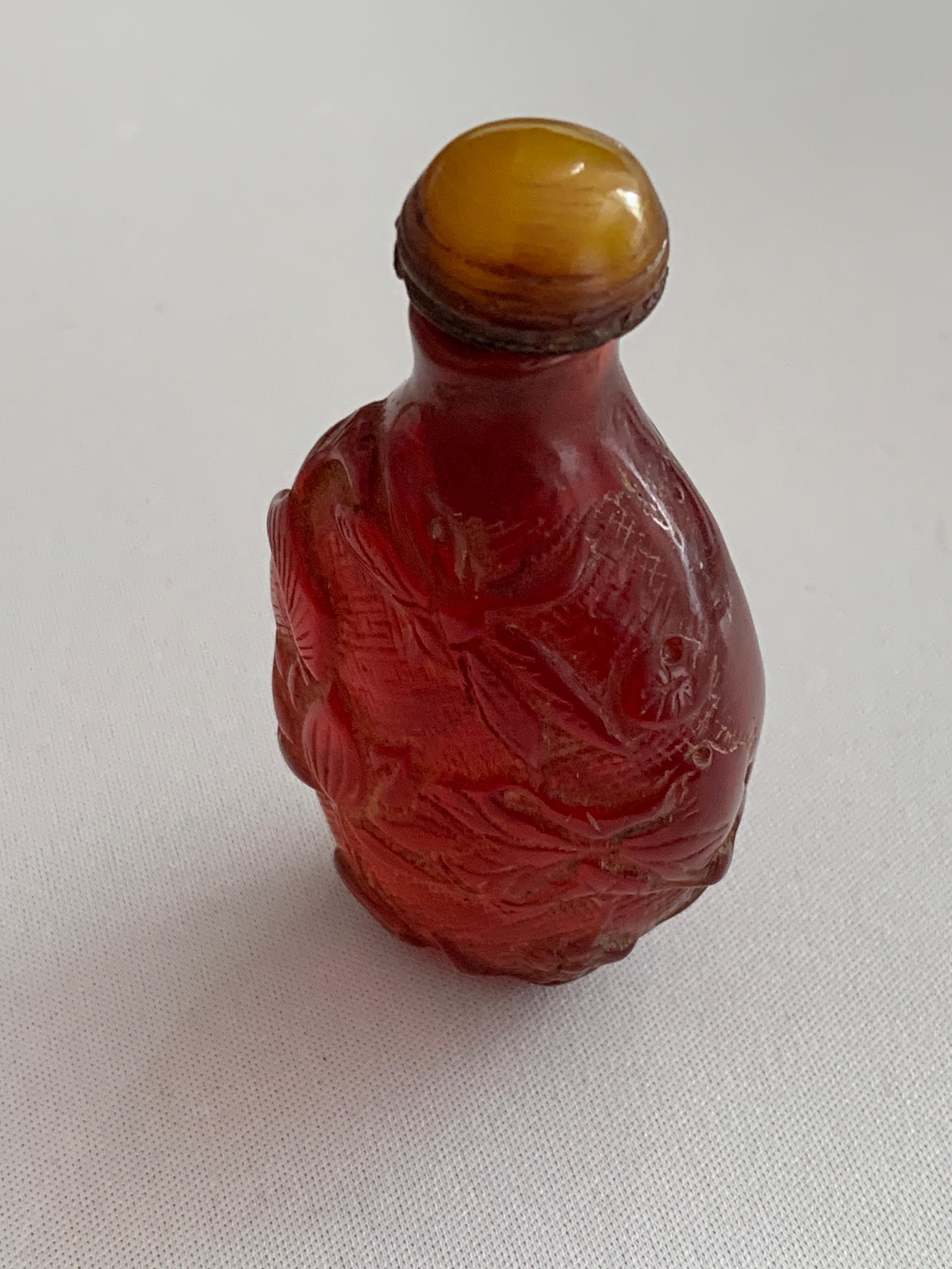 Bottiglia di profumo cinese Bakerlite rossa in vendita 2