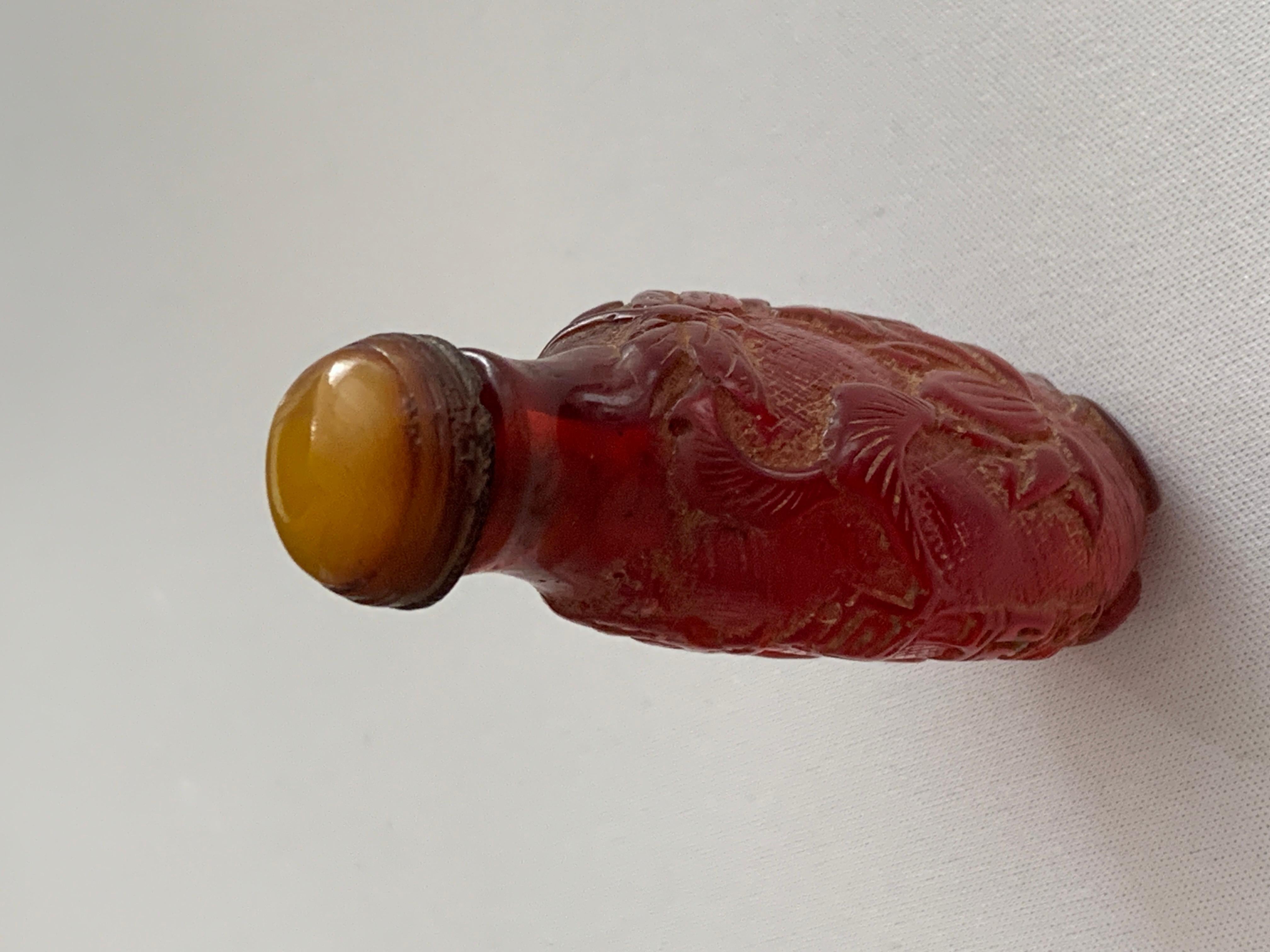 Bottiglia di profumo cinese Bakerlite rossa in vendita 3