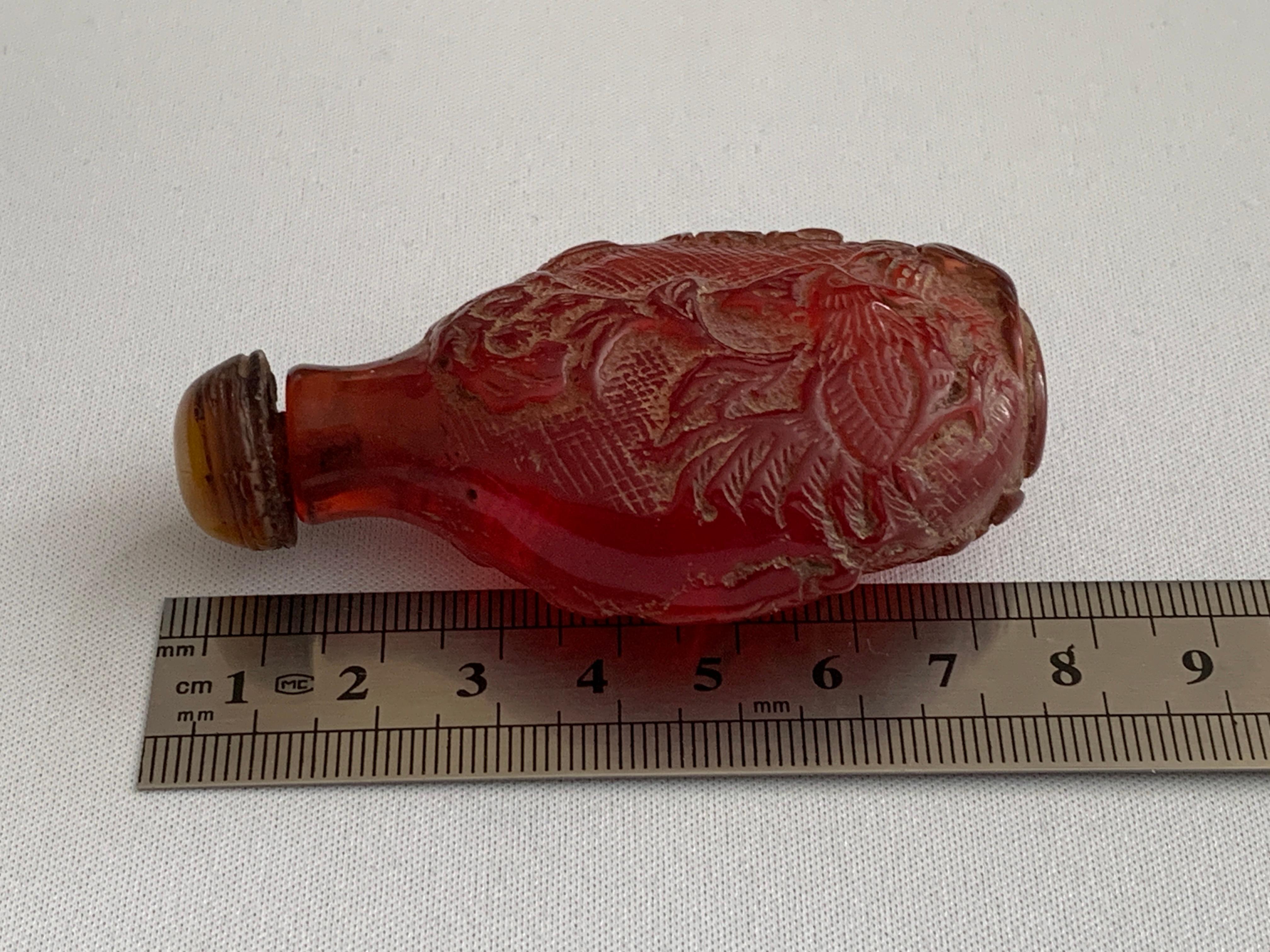 Bottiglia di profumo cinese Bakerlite rossa in vendita 7