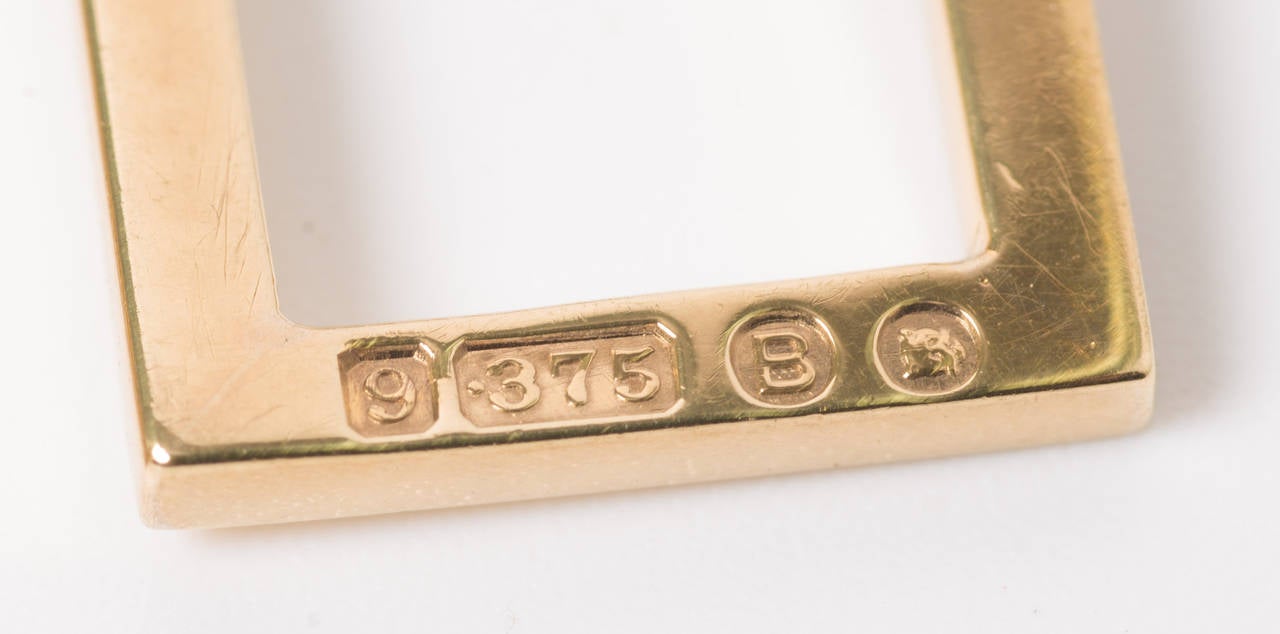 1937 Art Deco  Cartier London Gold Money Clip

Smart and simple Cartier Art Deco money clip for the collector

measures 2'' by 1 1/2''
Fully signed Cartier London and hallmarked