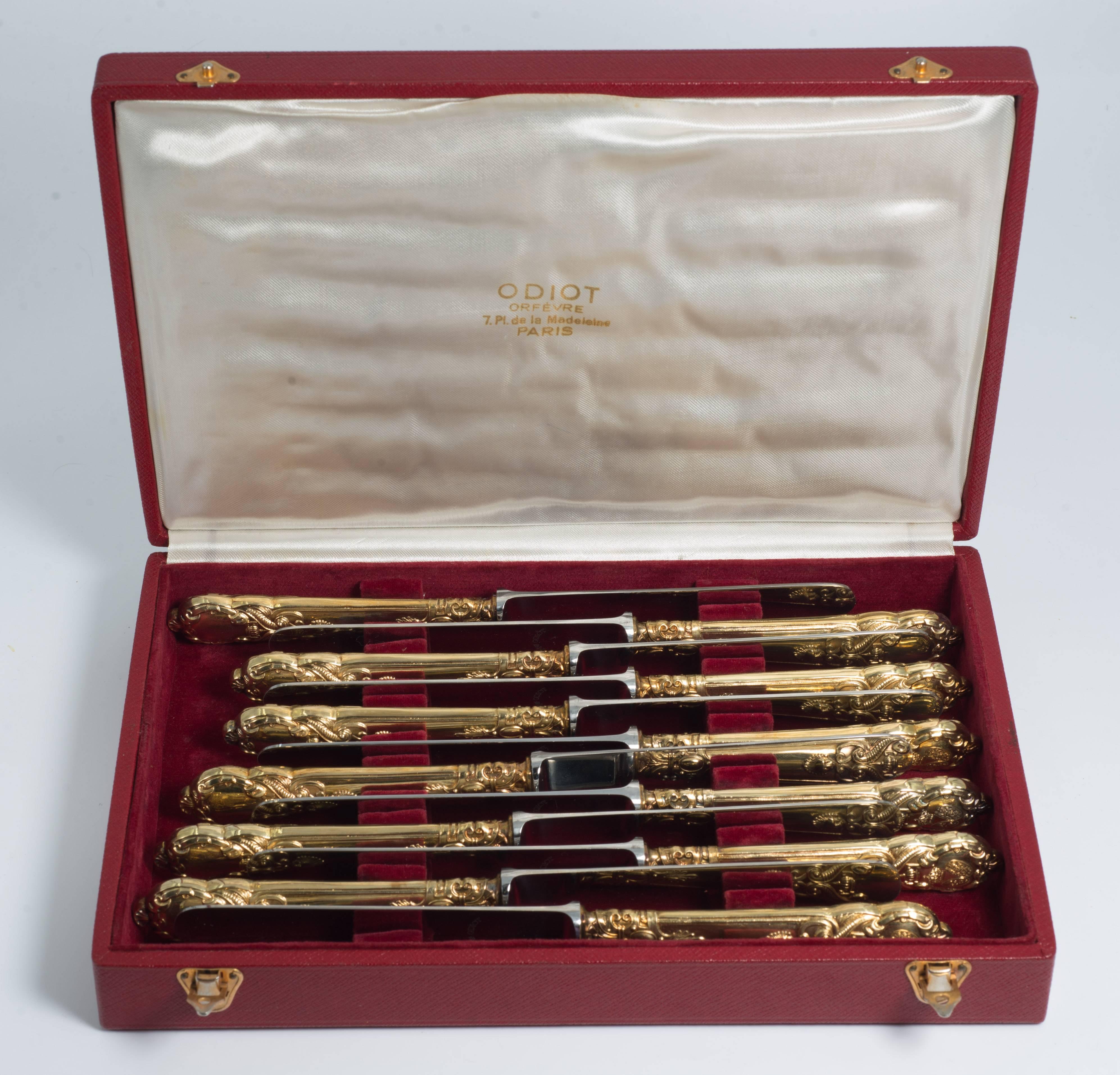An original boxed presentation set 12 antique Odiot Paris Royal House of Orange and Bourbon armorial engraved gilt presentation knives.
The 12 knife handles are engraved with the coat-of-arms of the House of Orange-Nassau and the  House of