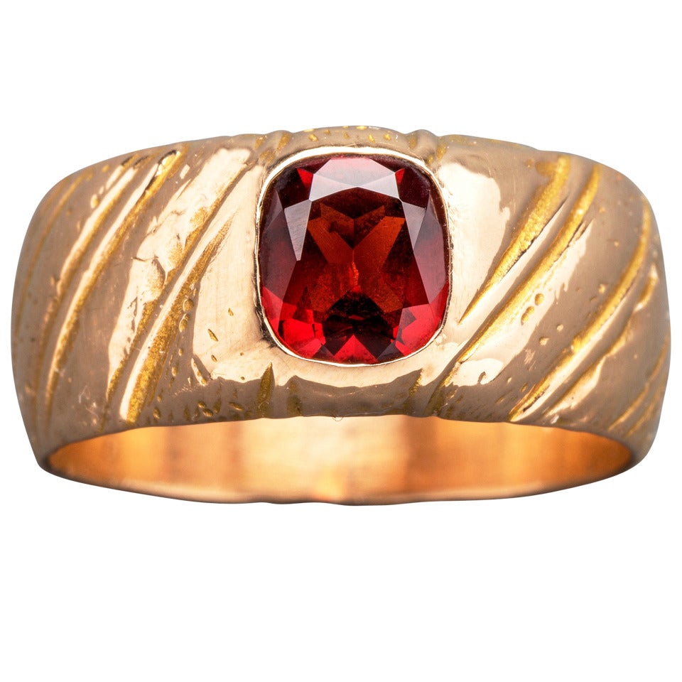 Russian Garnet Gold Ring, circa 1910 For Sale at 1stdibs