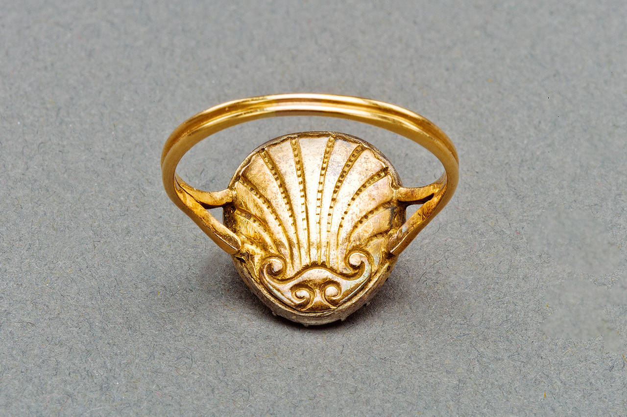 Rare Enamel Diamond 18k Gold Masked Lady Ring, circa 1800 2