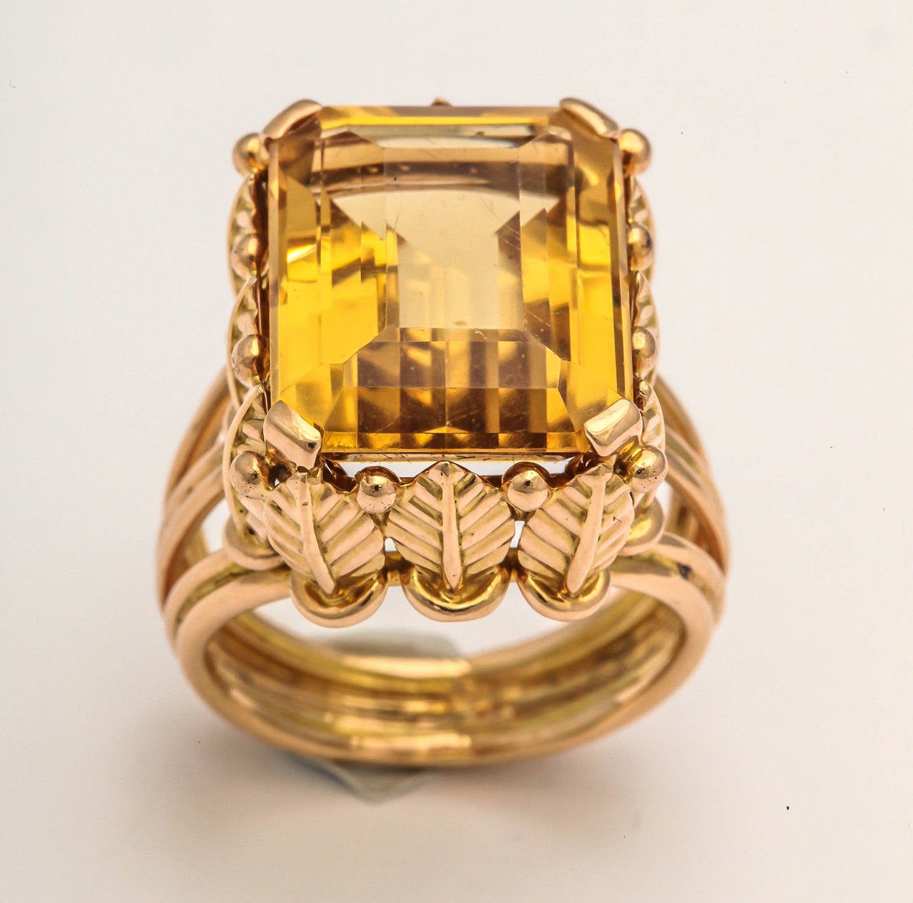 1970s French Citrine 18k Gold Cocktail Ring, Paris In Good Condition In St. Catharines, ON