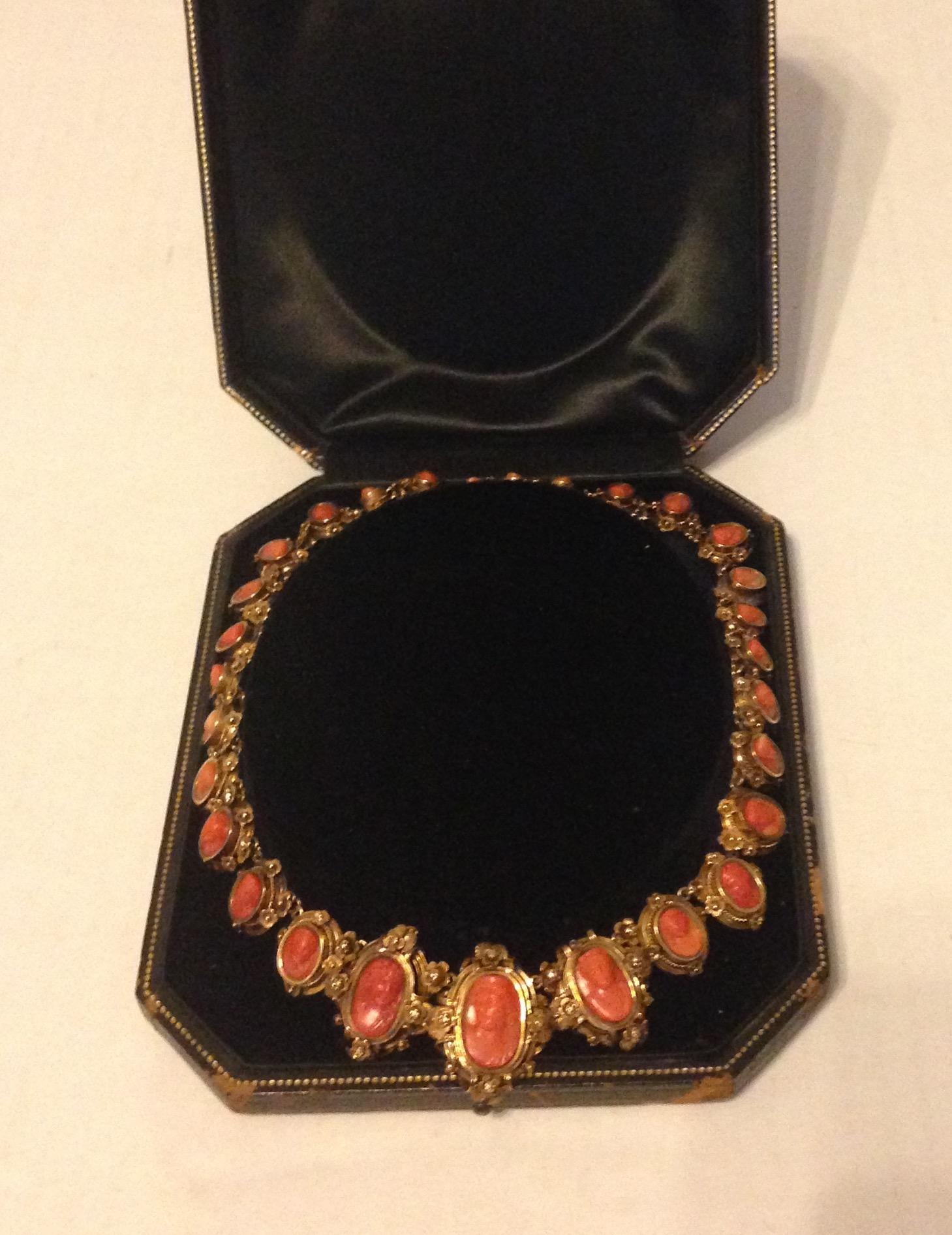 1870s Carved 18k Coral Gold Link Necklace, Torre del Greco, Italy For Sale 1