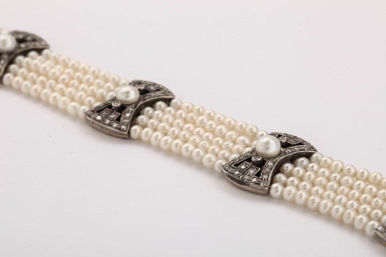 Fünfstrangiges Perlen-Diamant-Armband aus 18 Karat Gold, 20. Jahrhundert (Rundschliff) im Angebot