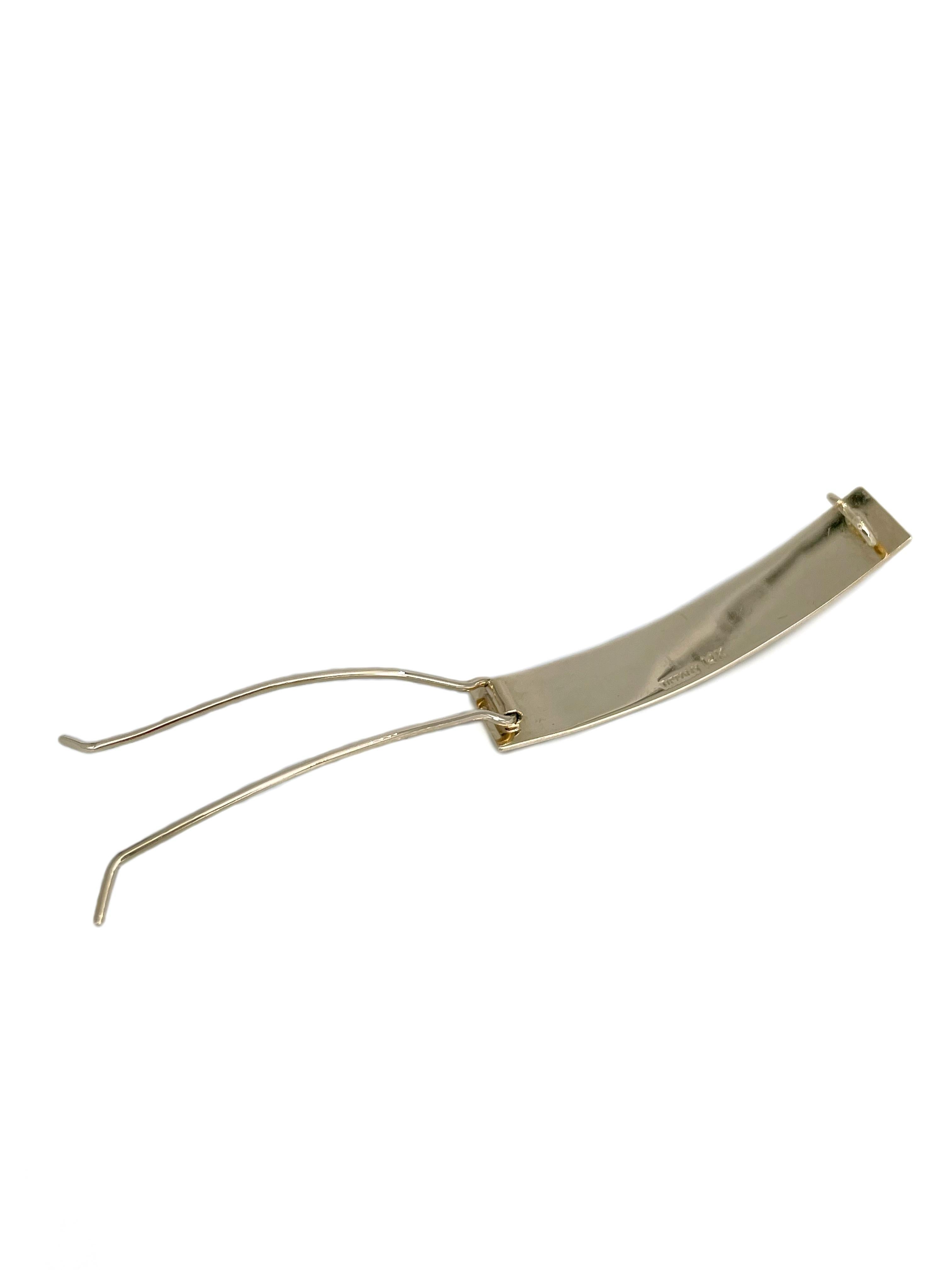 Si tratta di un fermacapelli vintage disegnato da Tiffany & Co. È realizzato in oro giallo 14 carati. 

Firmato: Tiffany 14K

Peso: 6,61 g
Lunghezza: 5 cm

IMPORTANTE: In qualità di acquirente, sei pienamente responsabile dei dazi doganali, delle