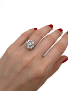 Vintage 18 Karat Gold Round Brilliant Cut Diamond Cluster Ring