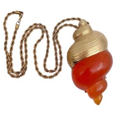 Vintage-Halskette mit Ansteckbrosche von Christian Dior aus den 1980er Jahren, goldfarben, mit orangefarbener Muschel